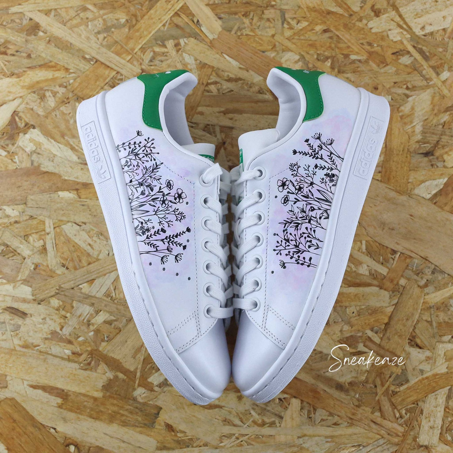 Baskets Stan smith adidas custom - dessins fleurs et effet aquarelle - sneakeaze customs skz