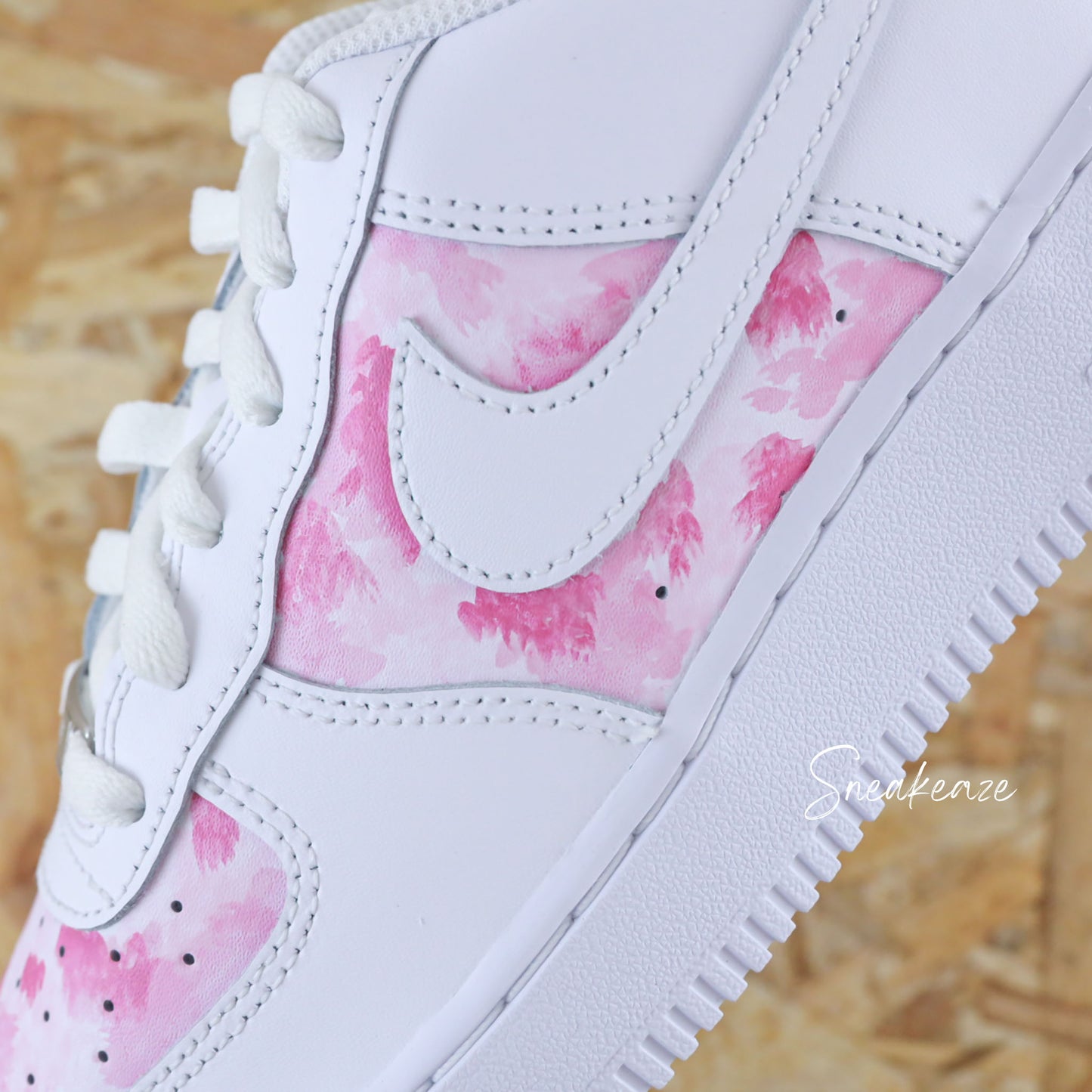Baskets Air force 1 custom aquarelle brush couleurs pastels baby pink sneakeaze customs skz