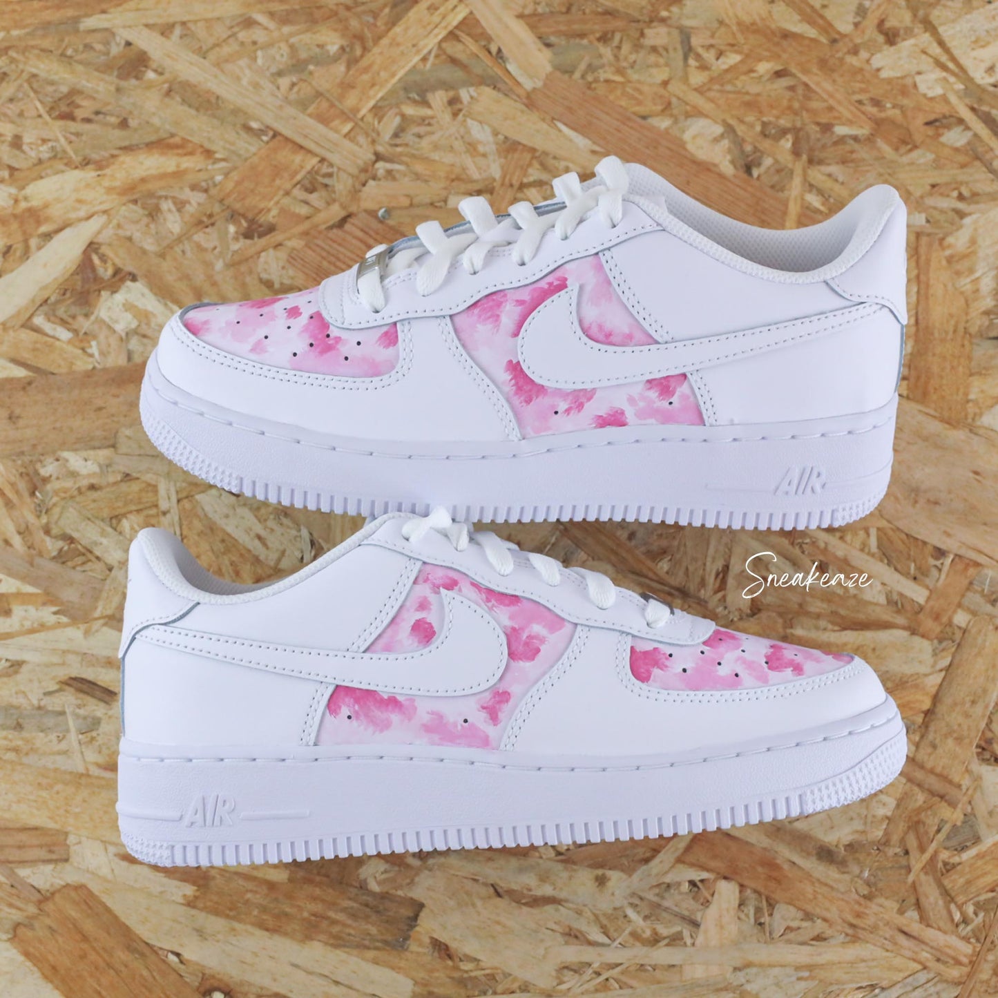 Baskets Air force 1 custom aquarelle brush couleurs pastels baby pink sneakeaze customs skz