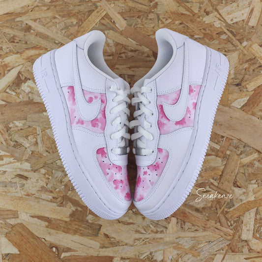 Baskets Air force 1 custom aquarelle brush couleurs pastels baby pink tie-dye sneakeaze customs skz