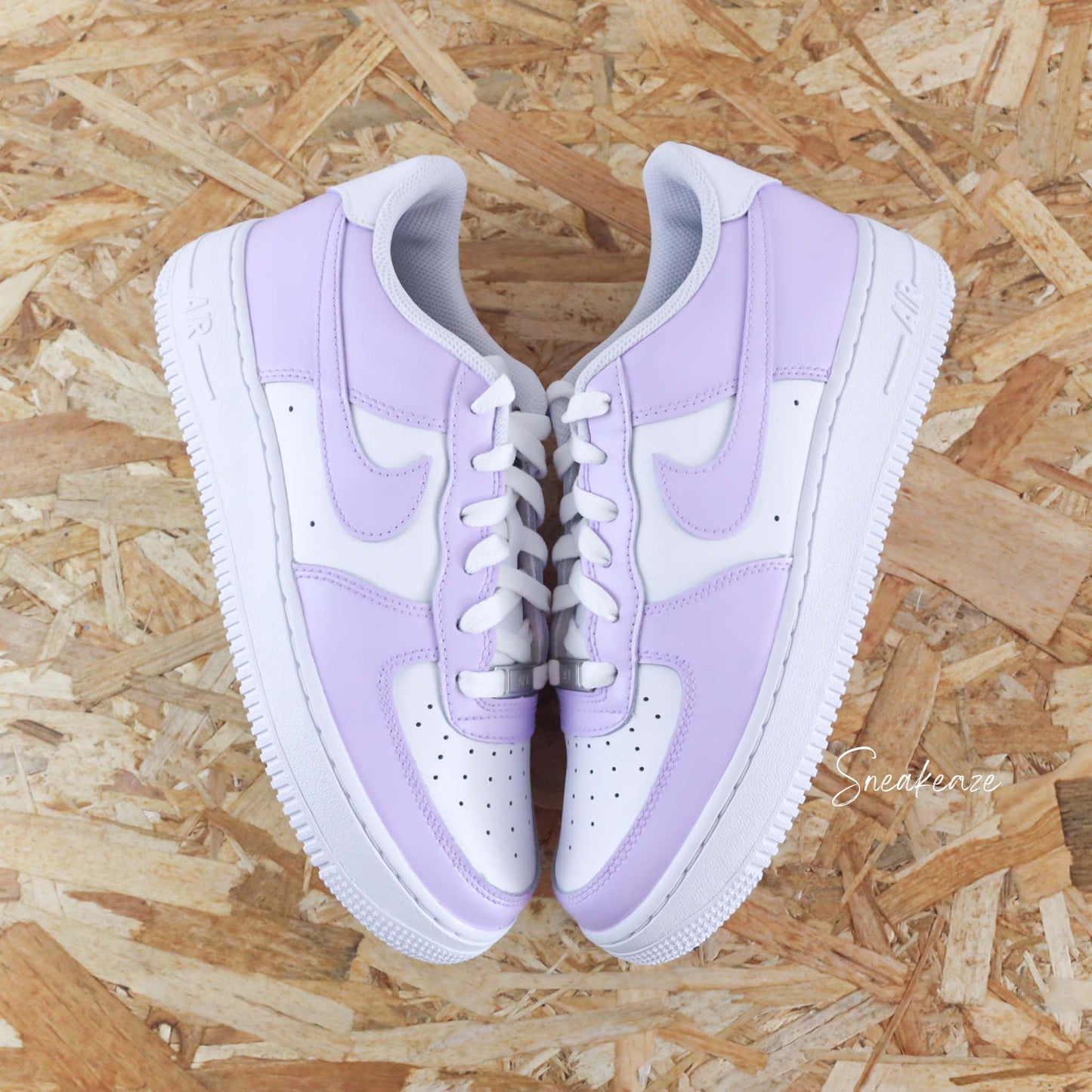 Baskets nike air force 1 custom color tones lila clair sneakeaze custom skz