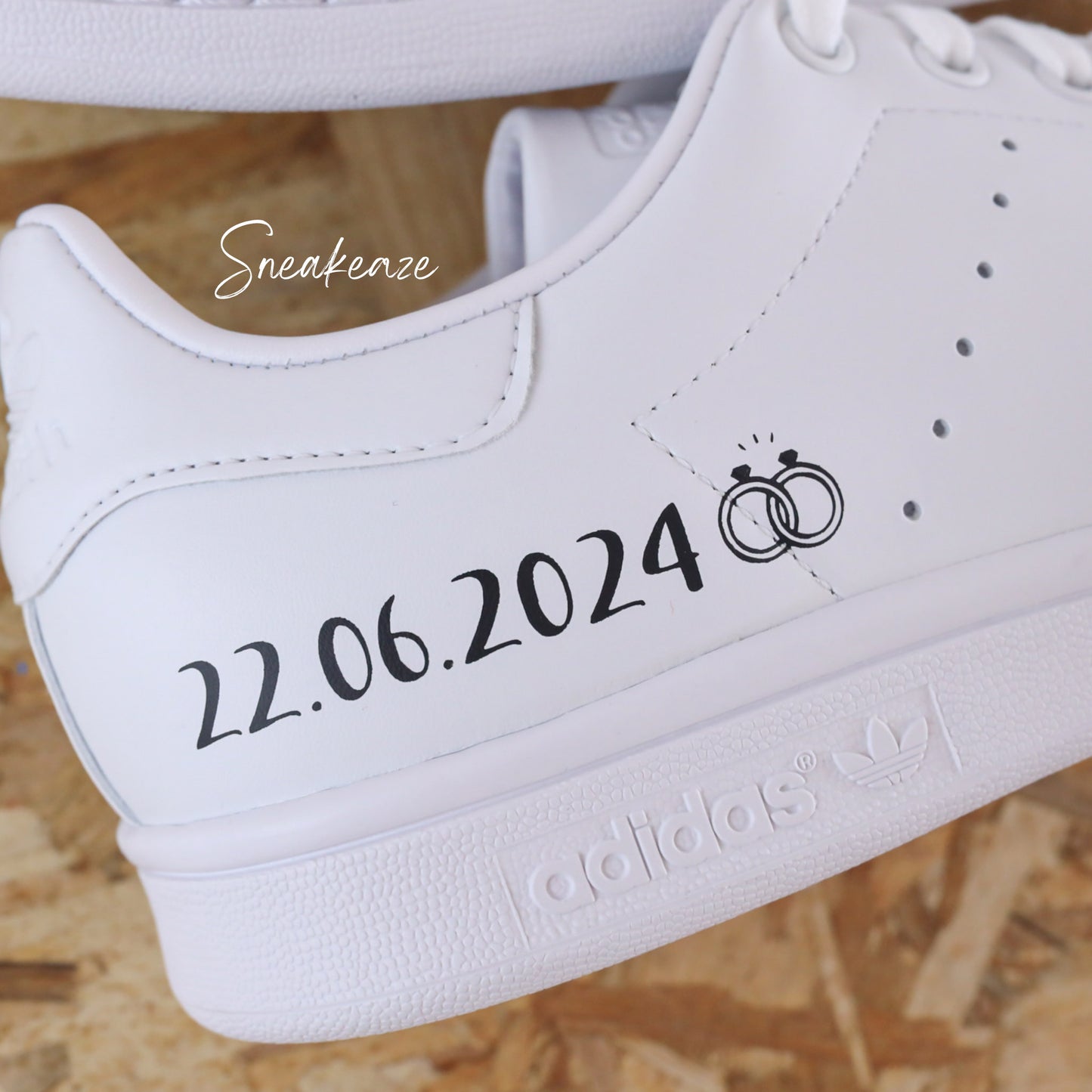 baskets Adidas stan smith custom mariage - wedding day personnalisation prénoms des futurs mariés et initiales sur le thème de l'amour - sneakeaze customs skz