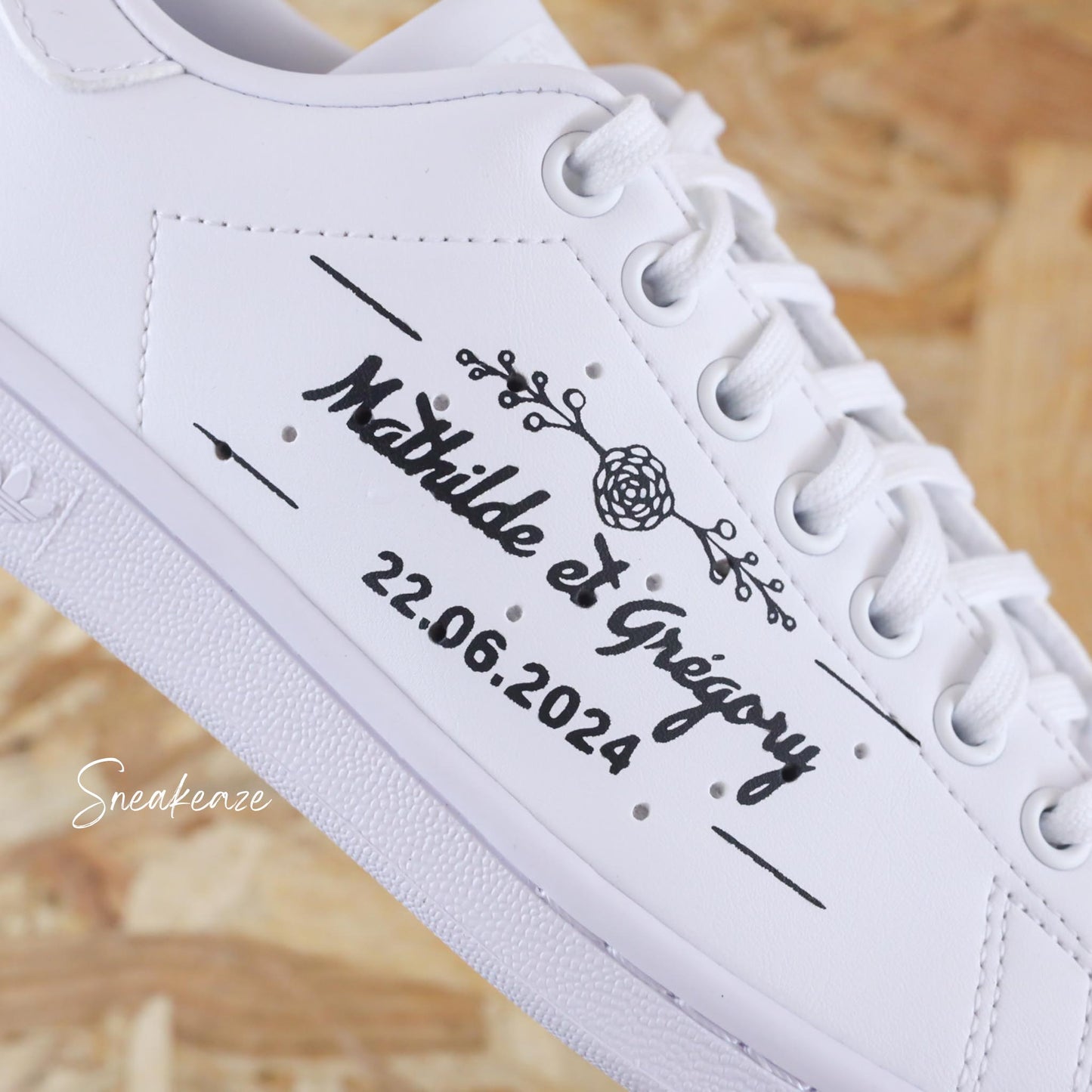Baskets Adidas Stan smith custom fleur wedding sneakeaze custom skz