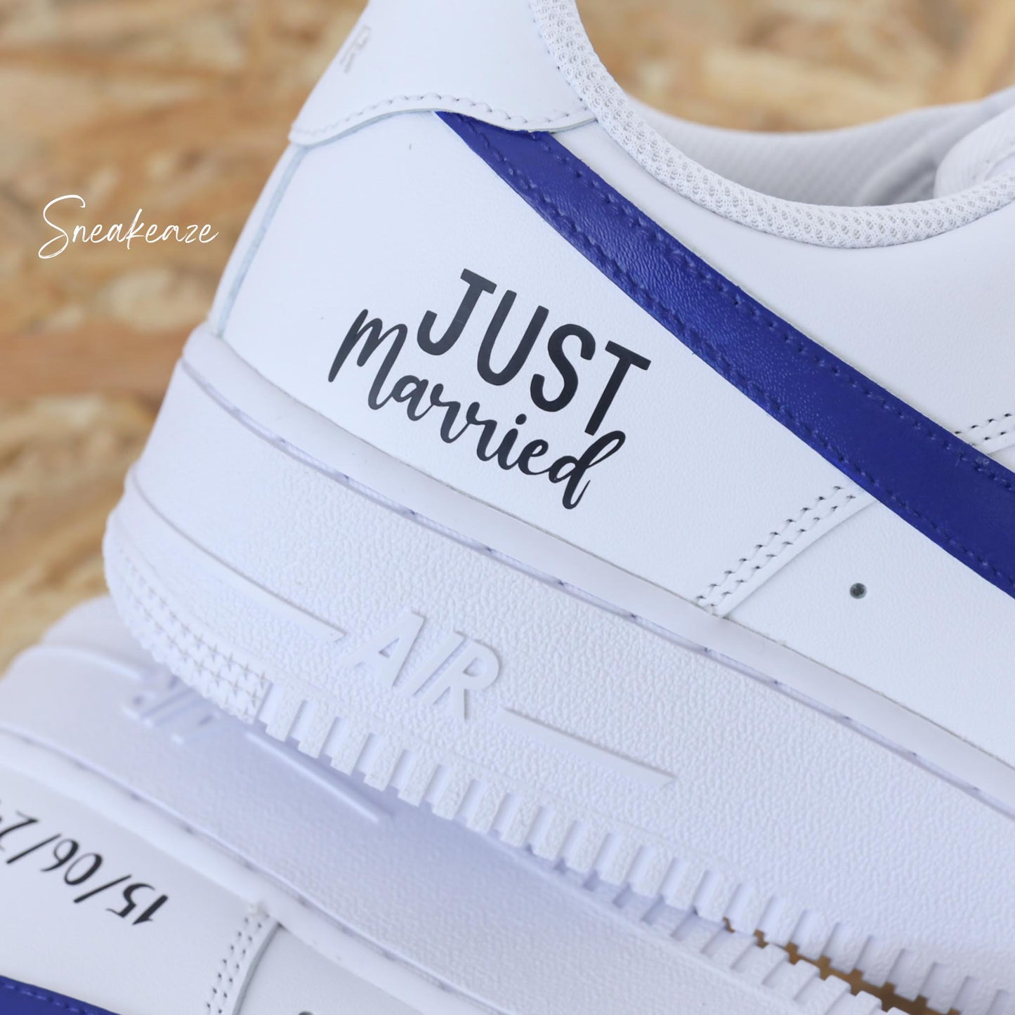 Nike Air Force 1 basses blanches en cuir custom pour mariage, Démarquez-vous avec une paire de sneakers personnalisable "Just Married" qui sort vraiment de l’ordinaire pour le jour J. Je dis OUI !