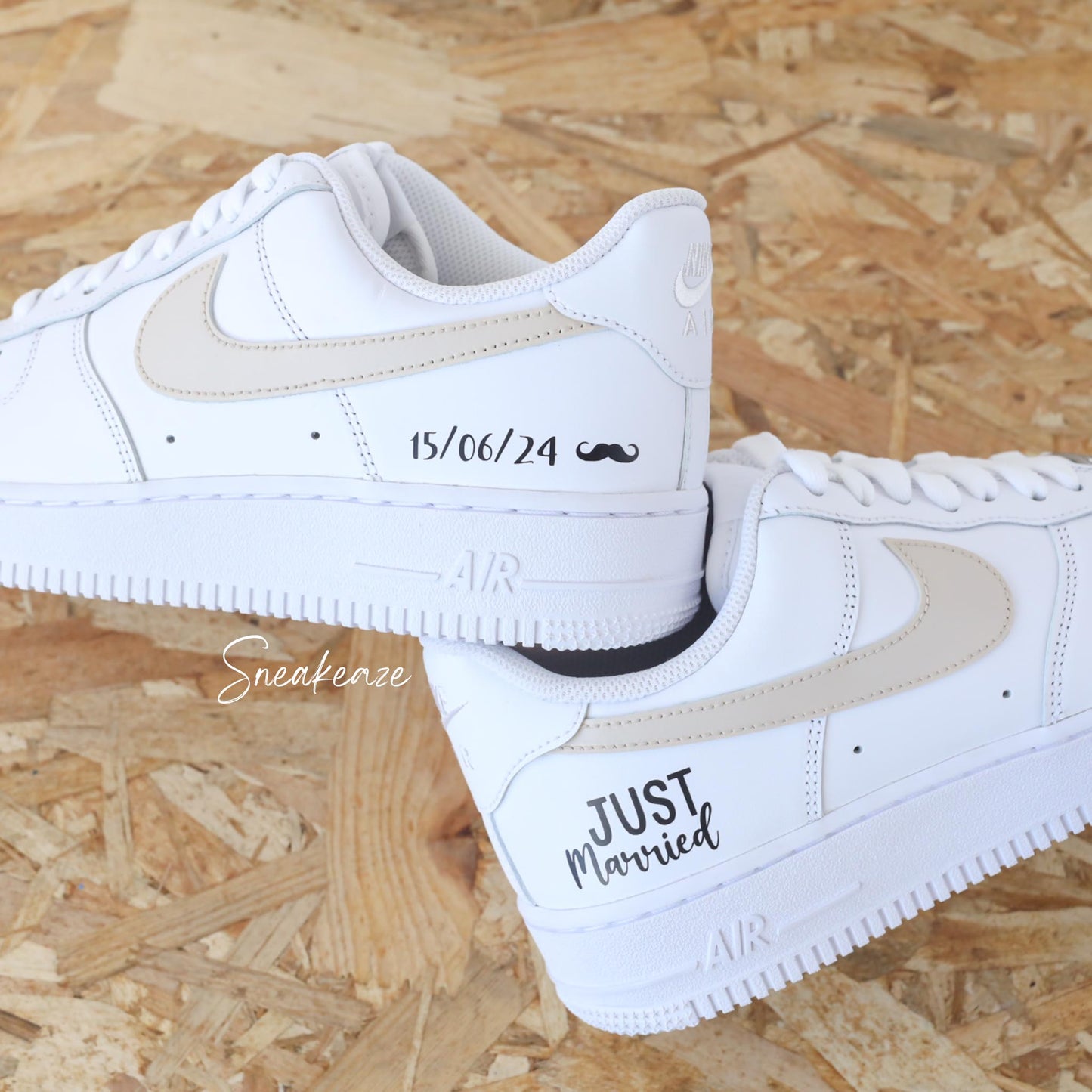 Nike Air Force 1 basses blanches en cuir custom pour mariage, Démarquez-vous avec une paire de sneakers personnalisable "Just Married" qui sort vraiment de l’ordinaire pour le jour J. Je dis OUI !
