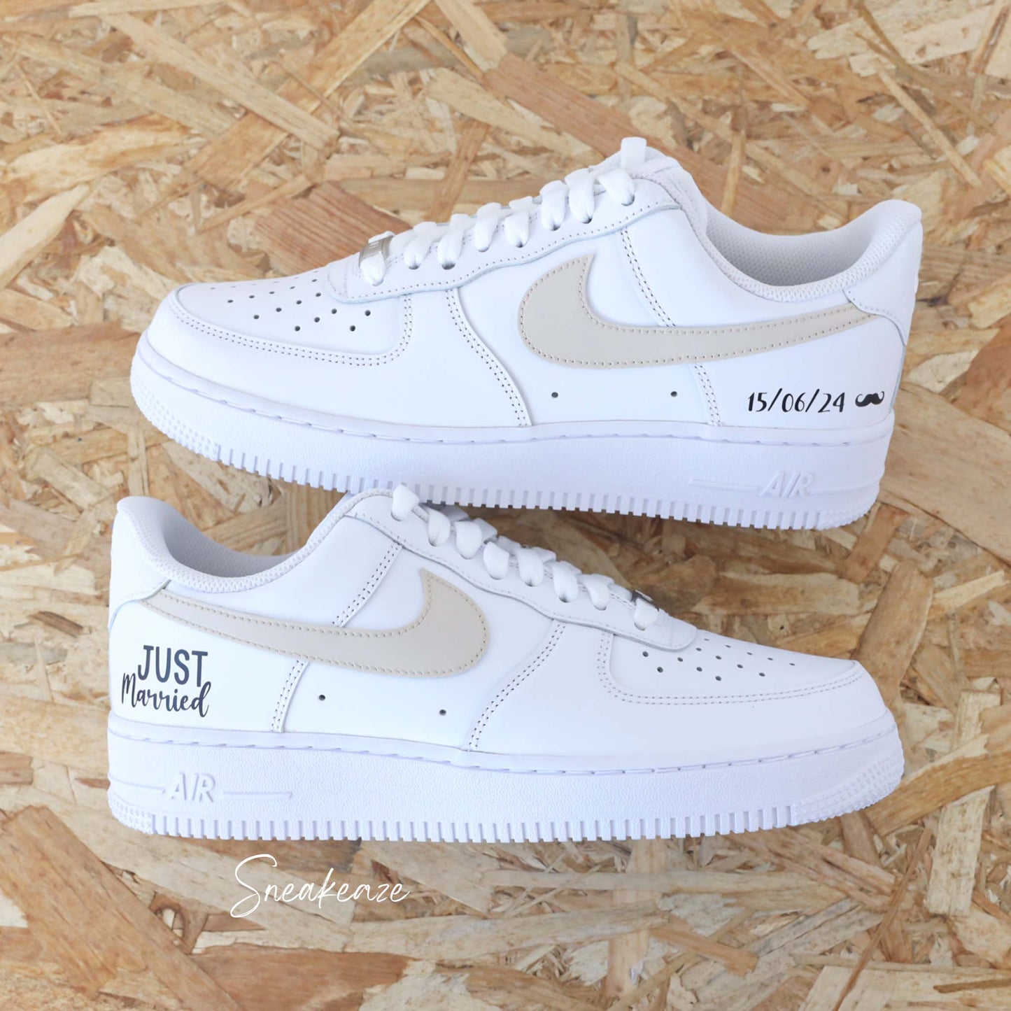 Nike Air Force 1 basses blanches en cuir custom pour mariage, Démarquez-vous avec une paire de sneakers personnalisable "Just Married" qui sort vraiment de l’ordinaire pour le jour J. Je dis OUI !
