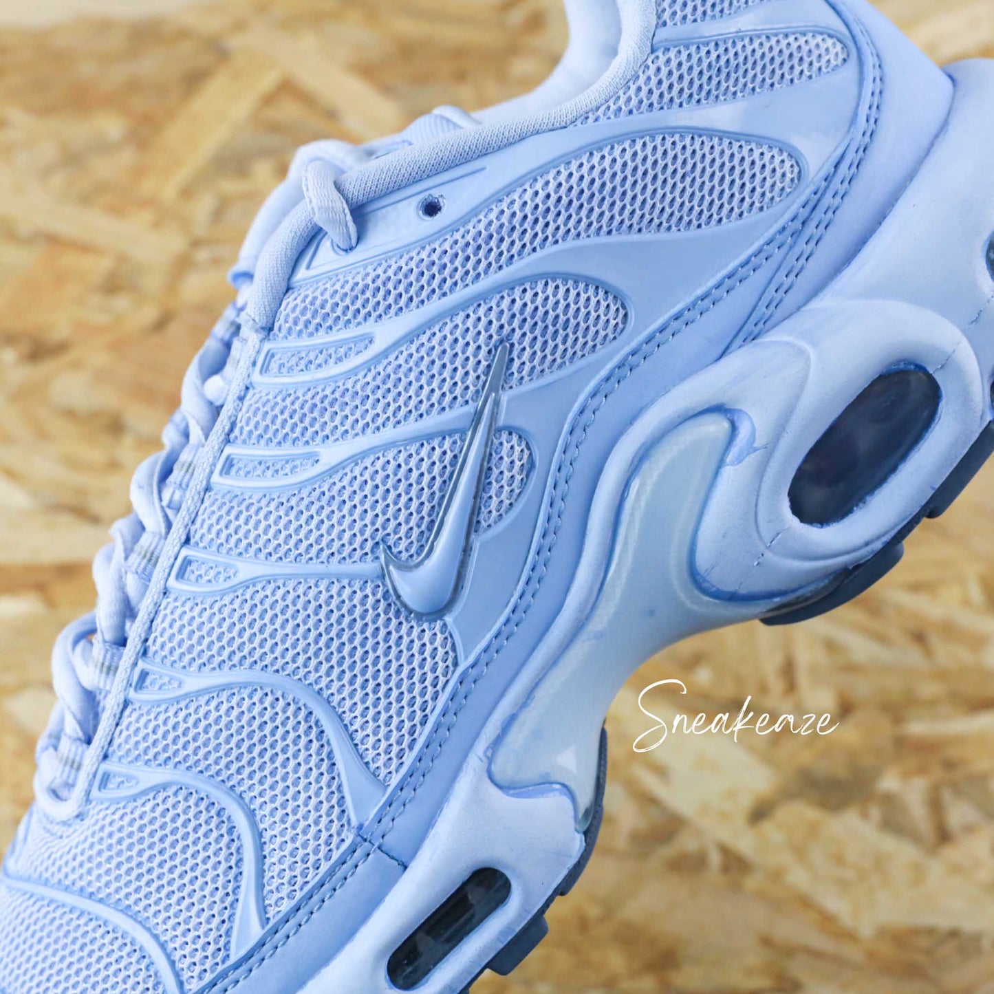 baskets personnalisées nike air max tn tuned custom blue color pastel sneakers hype tie-dye dyed sneakeaze