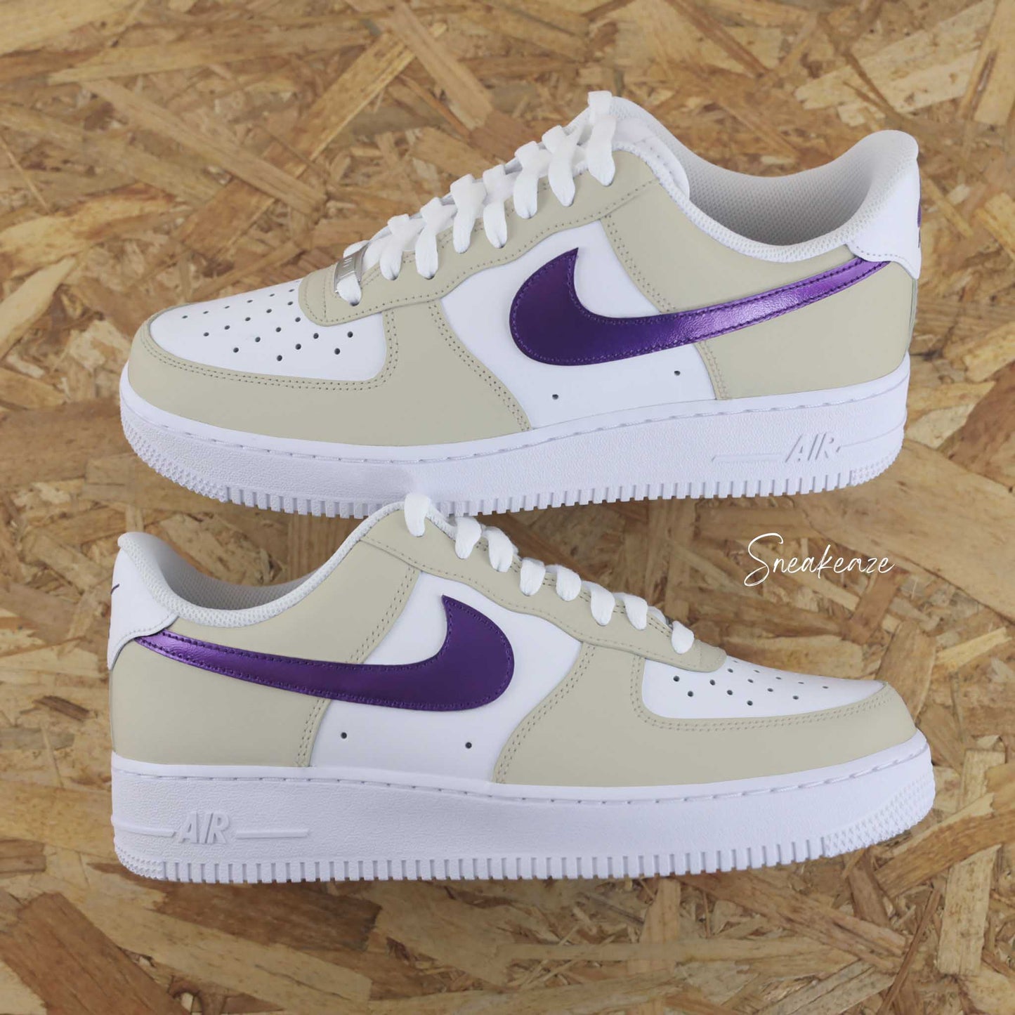 baskets nike Air Force 1 custom - sneakers personnalisées à la main peinture waterproof - couleur violet métallisé et beige pastel - sand et or sneakeaze custom skz