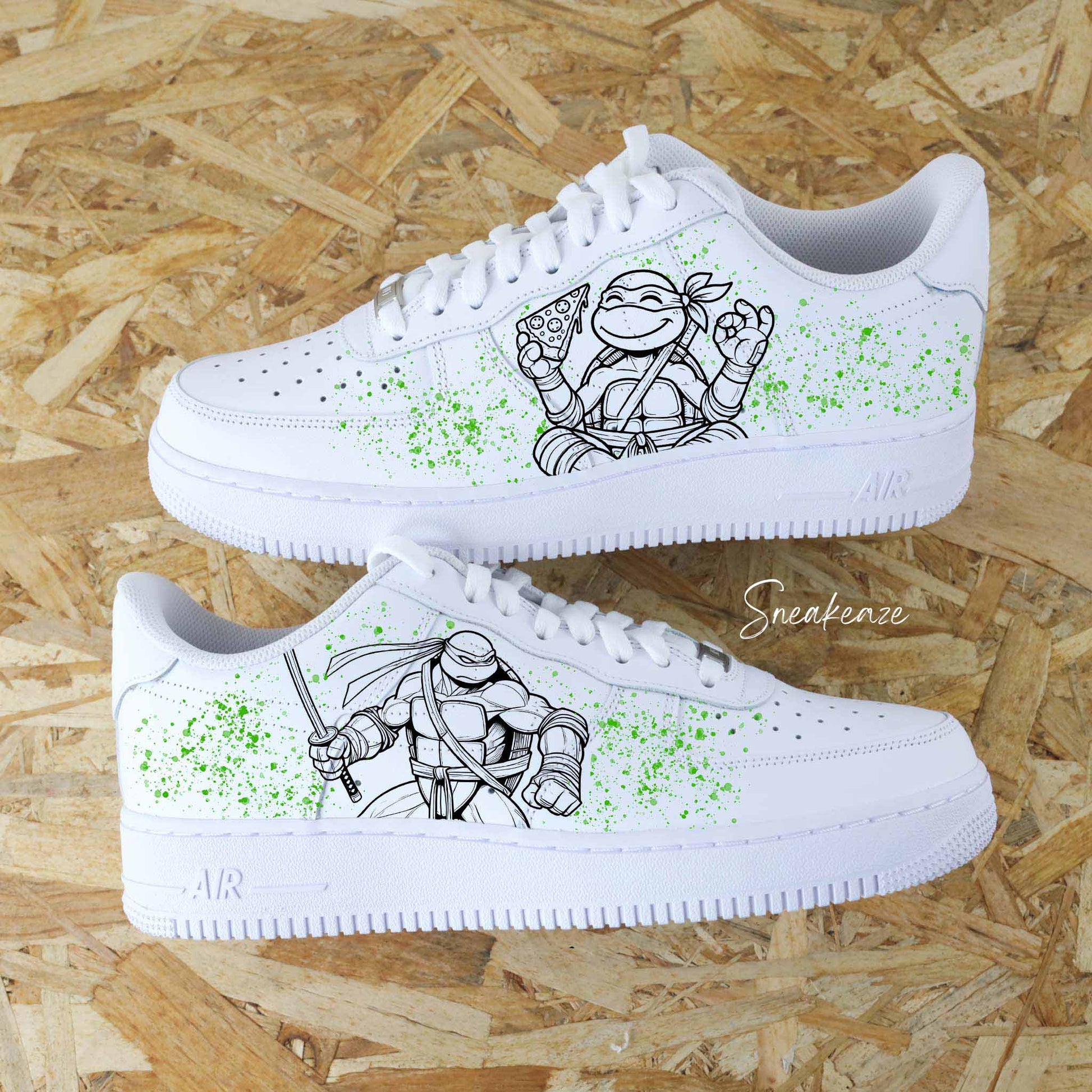 Baskets Nike Air force 1 custom - Tortue Ninja. Dessin tortue ninja avec splash vert sneakers personnalisées sneakeaze customs