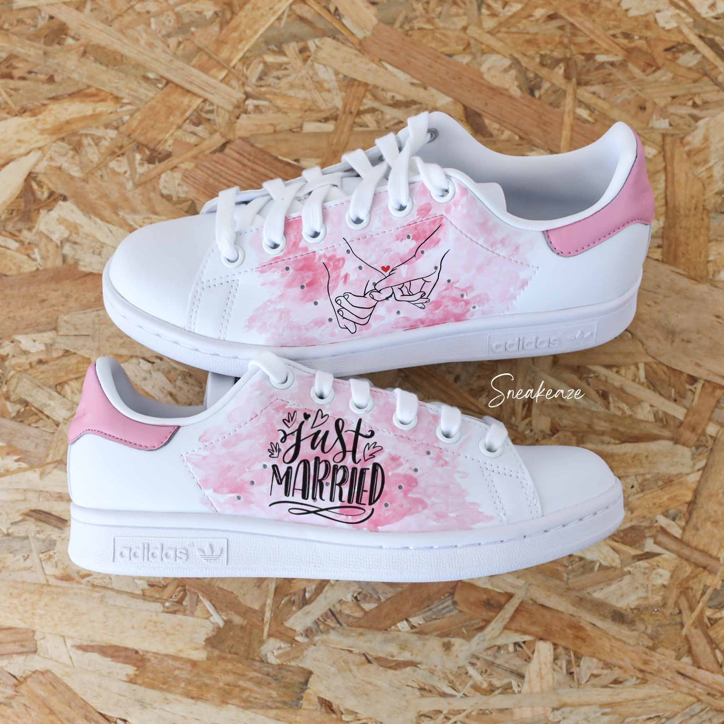 baskets adidas pour mariage personnalisées à main pour homme et femme - prénoms et date style aquarelle dégradé rose- sneakeaze customs skz