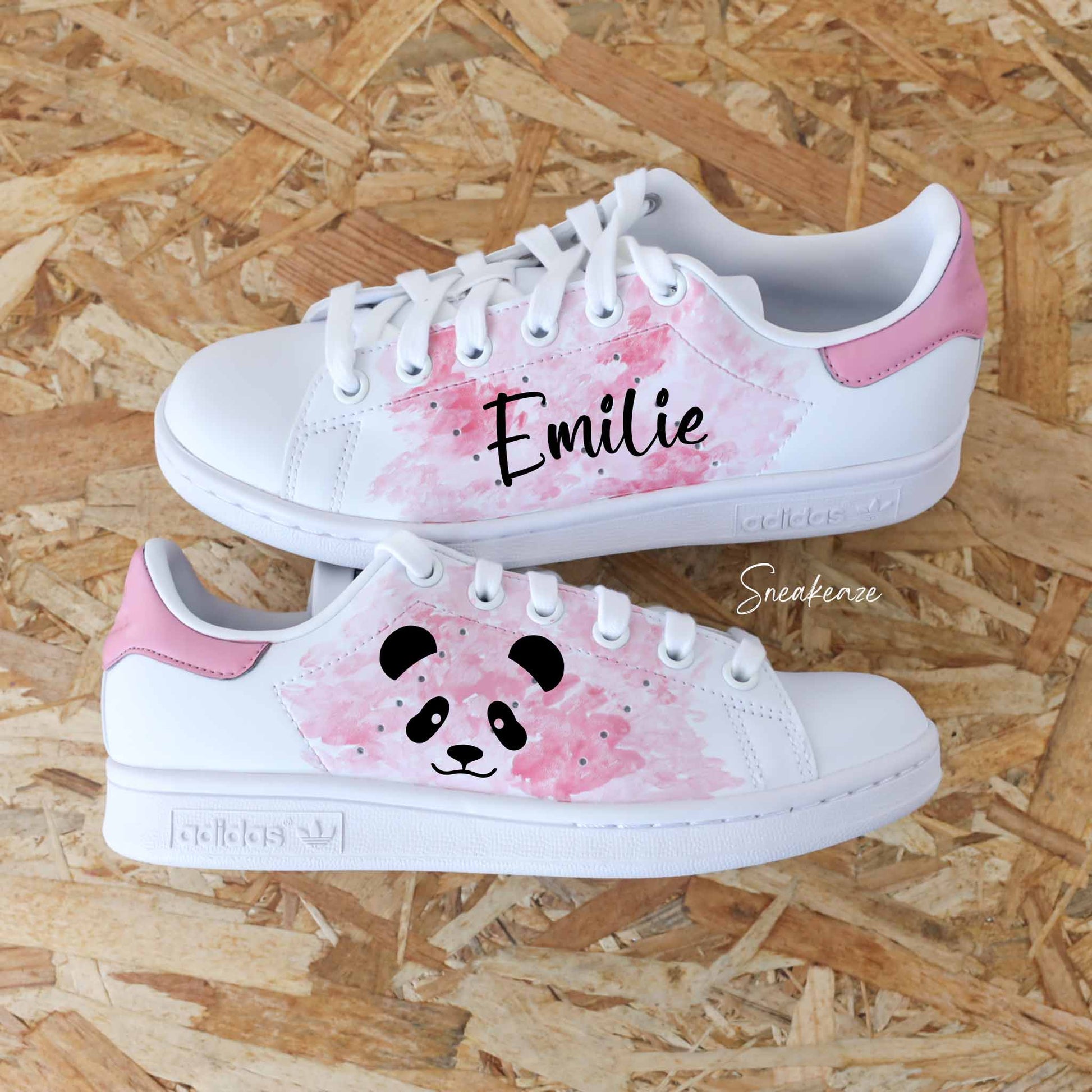 Baskets adidas stan smith custom aquarelle rose pastel avec inscription d'un prénom et dessin d'un panda sneakeaze custom
