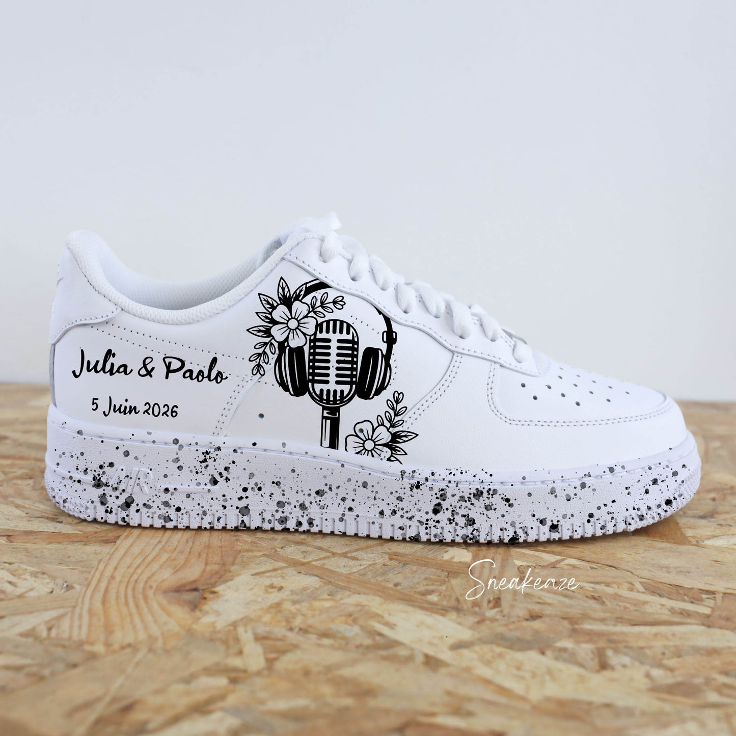 air force 1 custom mariage blanche personnalisée prénoms et date sneakers mariage thème musique baskets custom bohème chic hippie af1 mariage