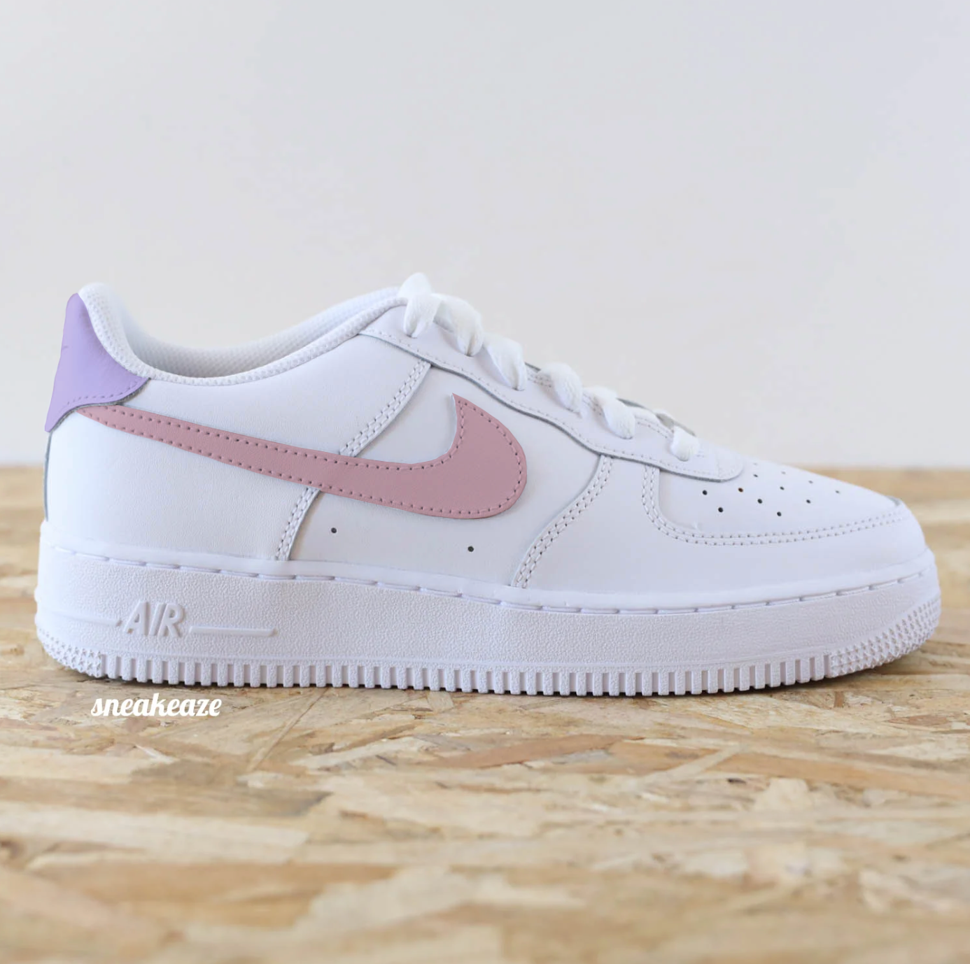 nike air force 1 custom swoosh mint pastel green and lilac sneakers femme enfant AF1 personnalisé basket peint à la main