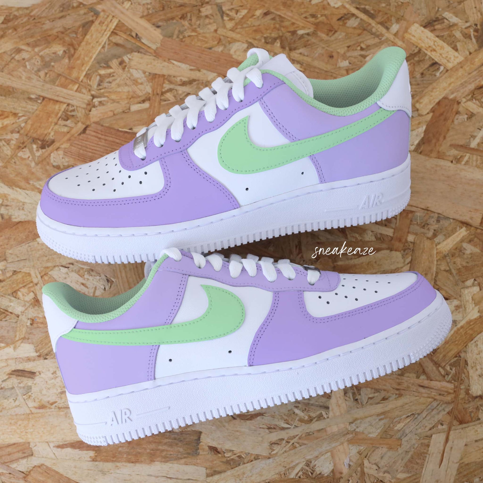 nike air force 1 custom swoosh mint pastel green and lilac sneakers femme enfant AF1 personnalisé basket peint à la main