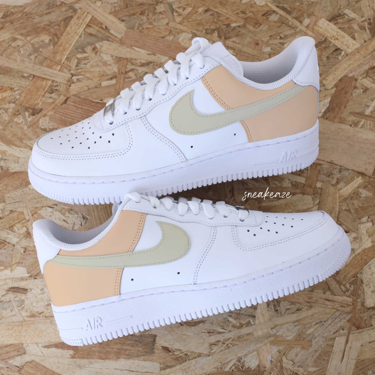 baskets nike air force 1 custom - sneakers personnalisées couleur pastel beige et orange clair abricot sneakeaze skz custom