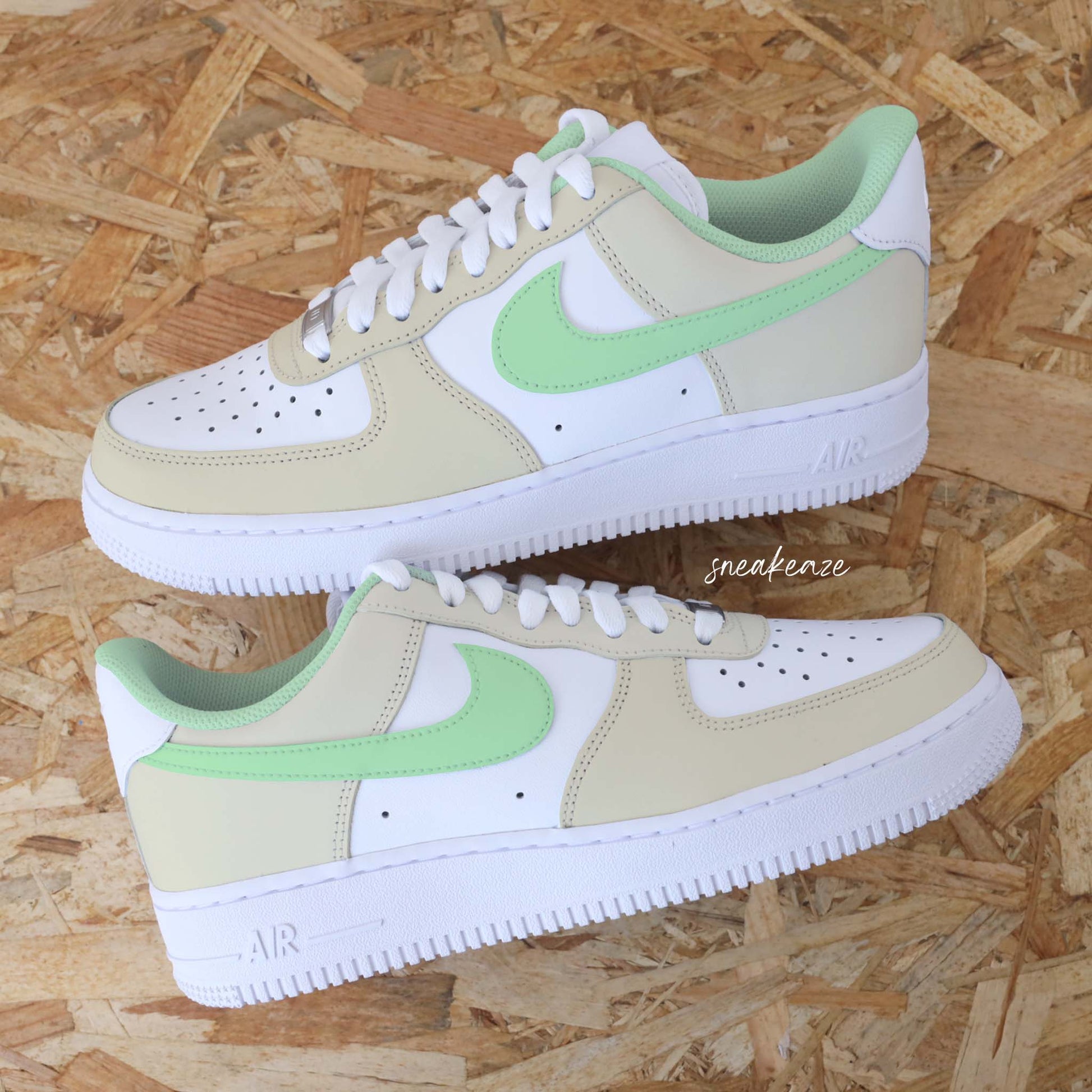 nike air force 1 custom swoosh mint pastel green and lilac sneakers femme enfant AF1 personnalisé basket peint à la main