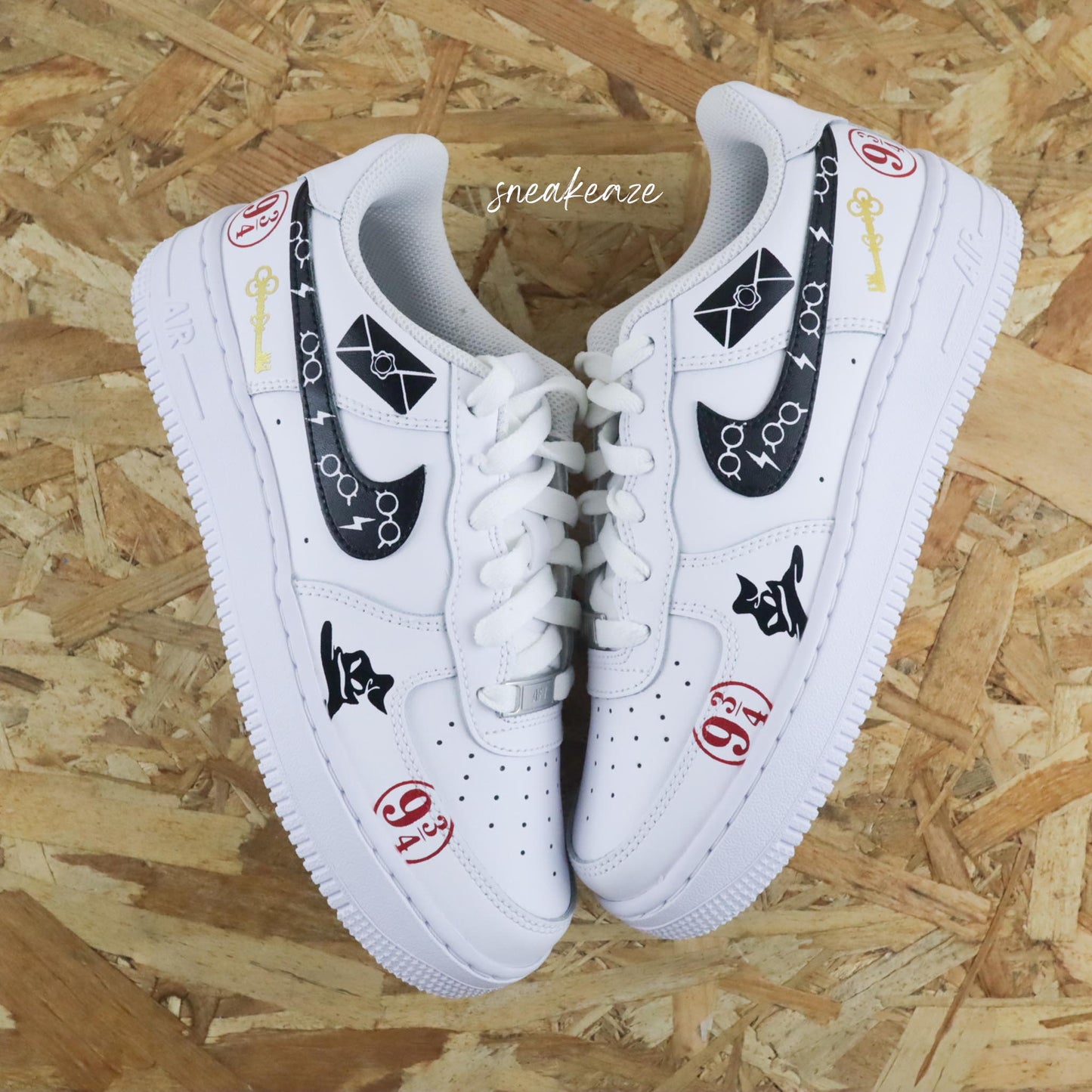 baskets nike air force 1 custom harry potter - sorcier poudlard maison gryffondor et serpentard serdaigle chapeau magique gare 9 3/4 sneakeaze custom