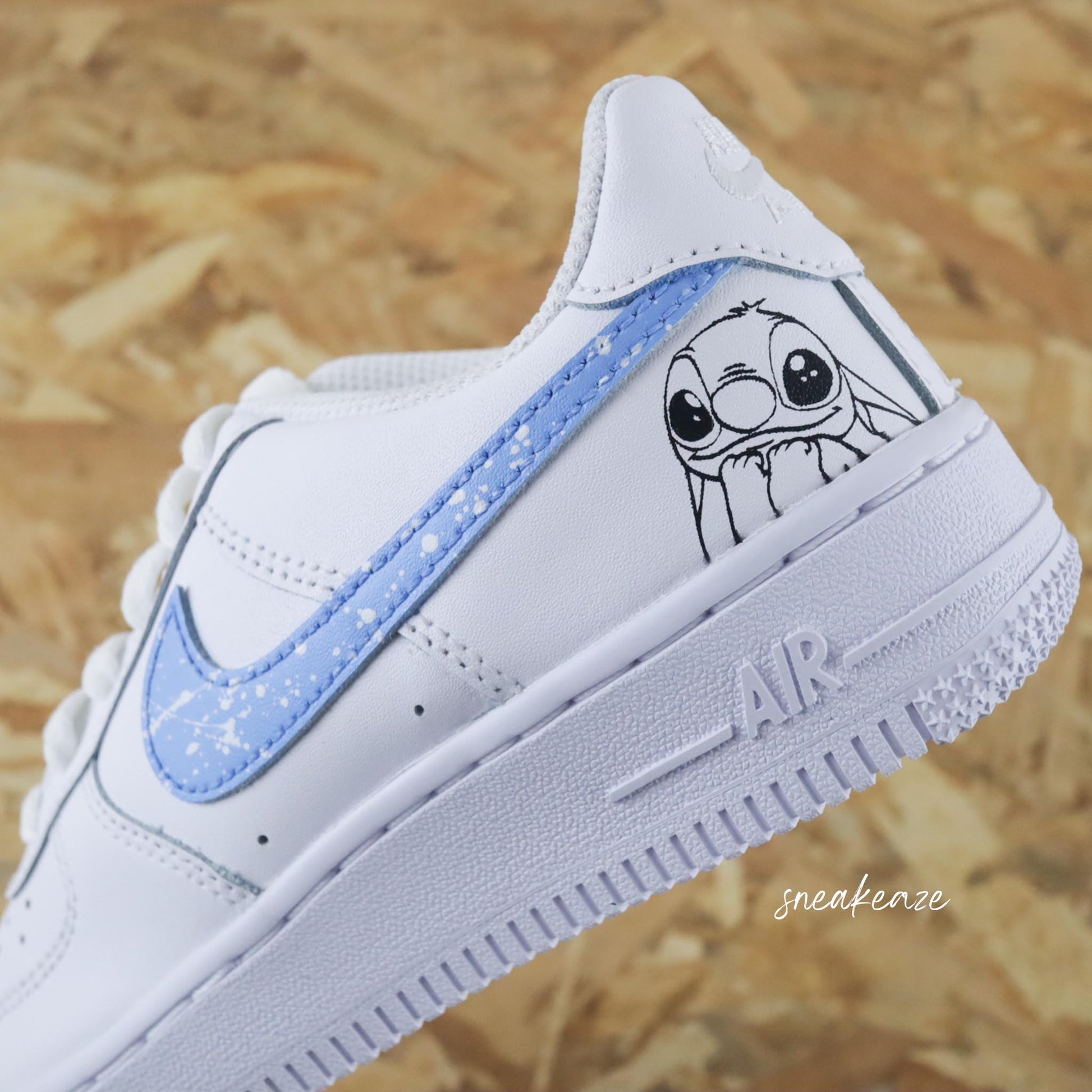 Baskets nike air force 1 custom peint à la main disney lilo et stitch splash bleu  sneakeaze custom skz