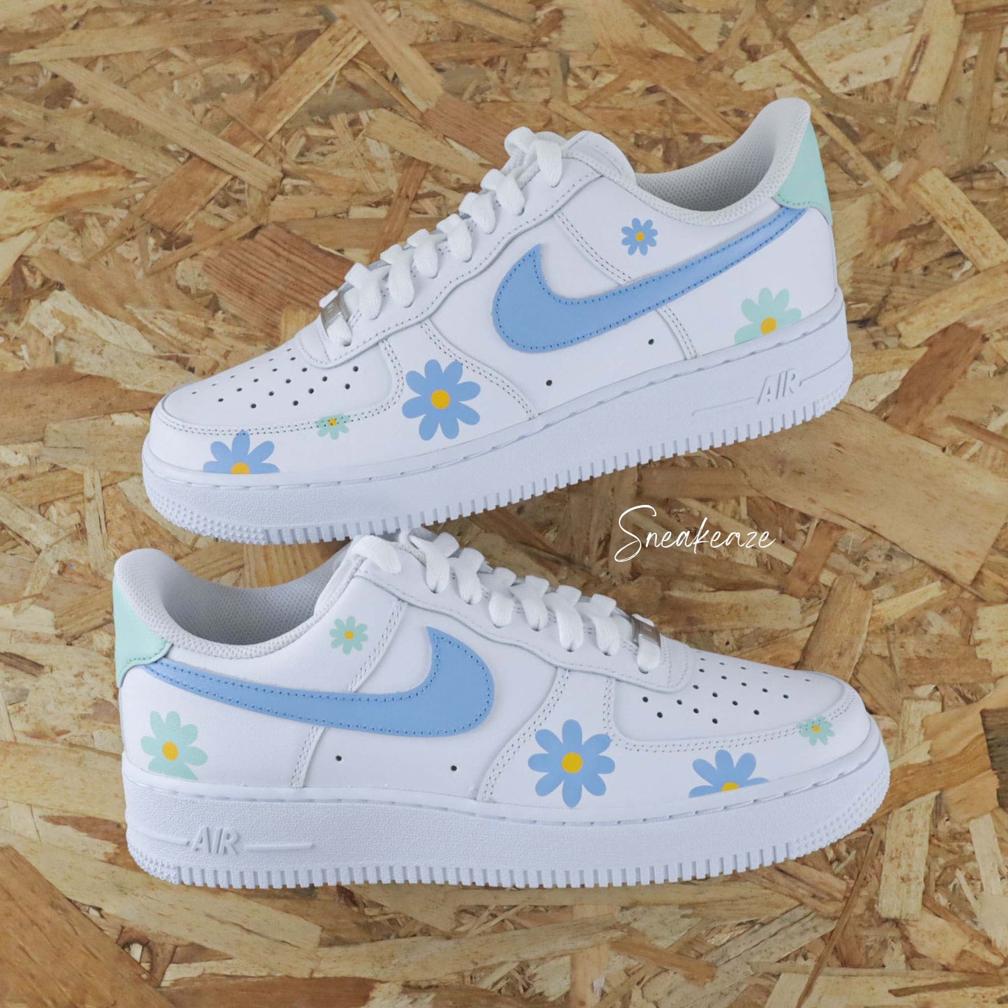 baskets nike air force 1 custom fleur pastel - chaussures personnalisées couleur bleu pastel et vert pastel - dessins fleurs peints à la main sneakeaze customs skz