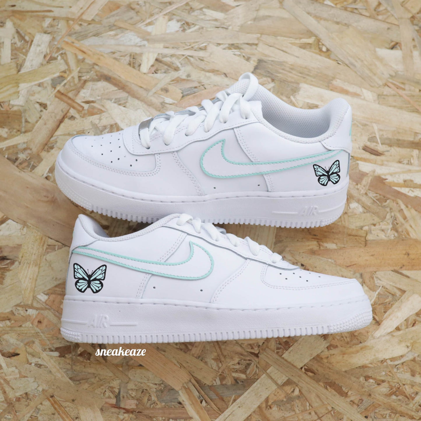 baskets nike air force 1 custom AF1 silhouette baby pink papillons rose pastel sneakeaze skz custom