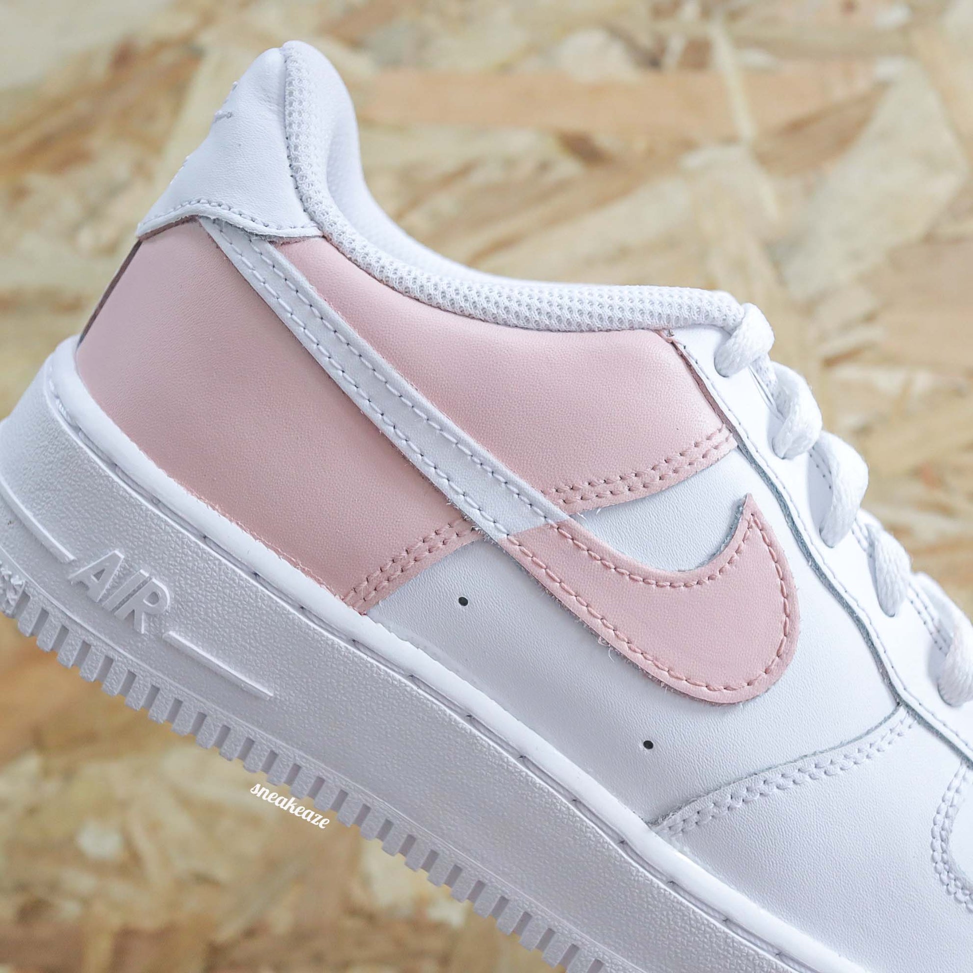 Lila Reverse - Air Force 1 custom - SNEAKEAZE CUSTOMS