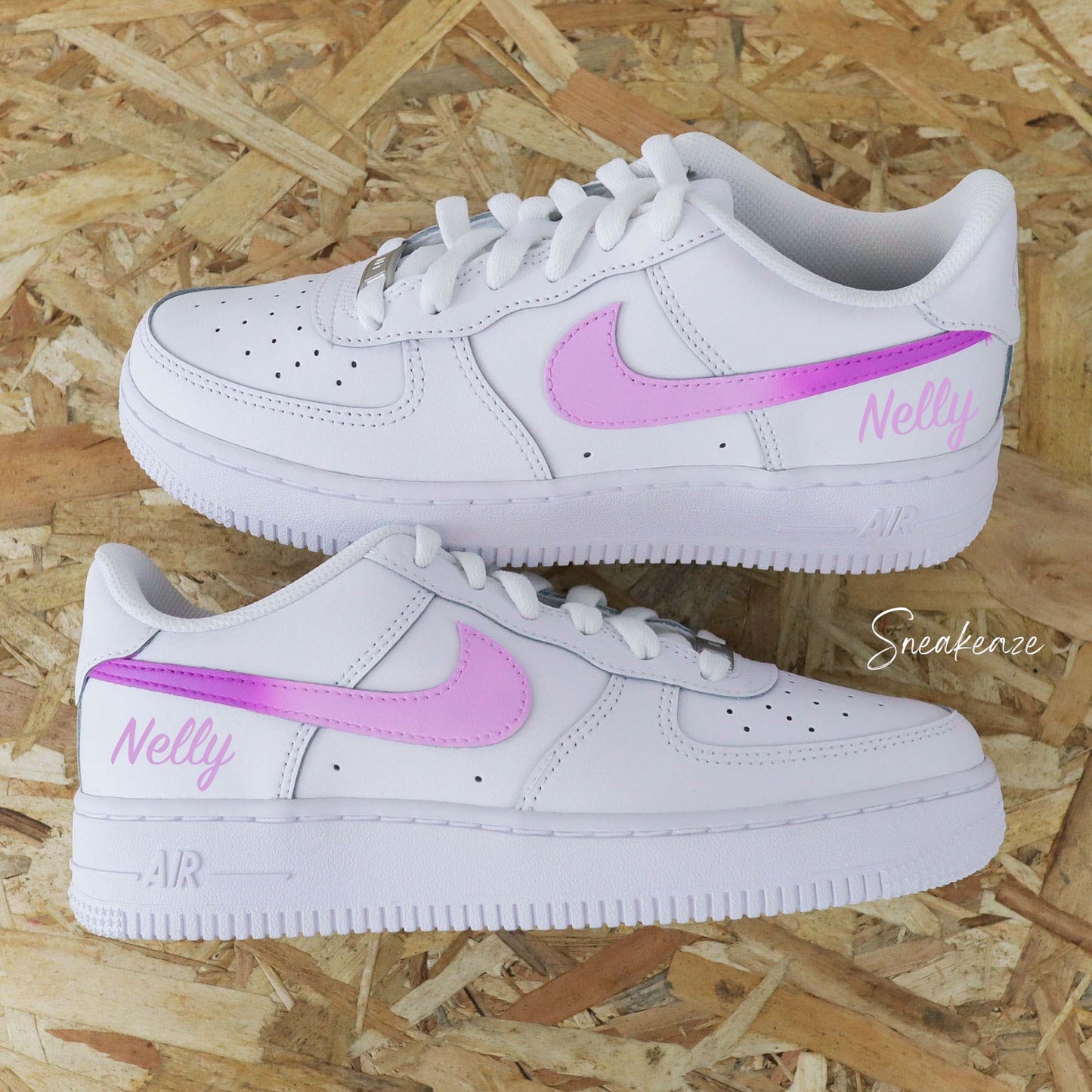 baskets nike air force 1 custom enfant - swoosh dégradé pastel rose et inscription prénom de l'enfant ption sneakeaze skz customs