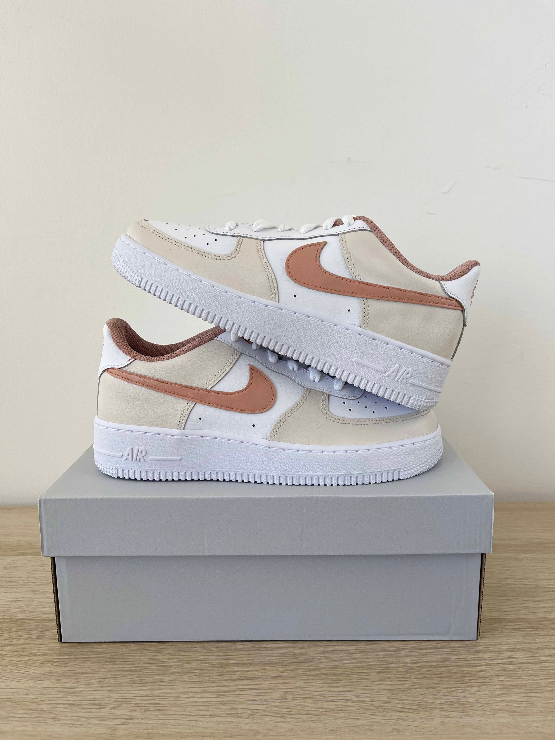 nike air force 1 custom pas cher beige marron sneakers custom pastel en promo baskets personnalisé soldes