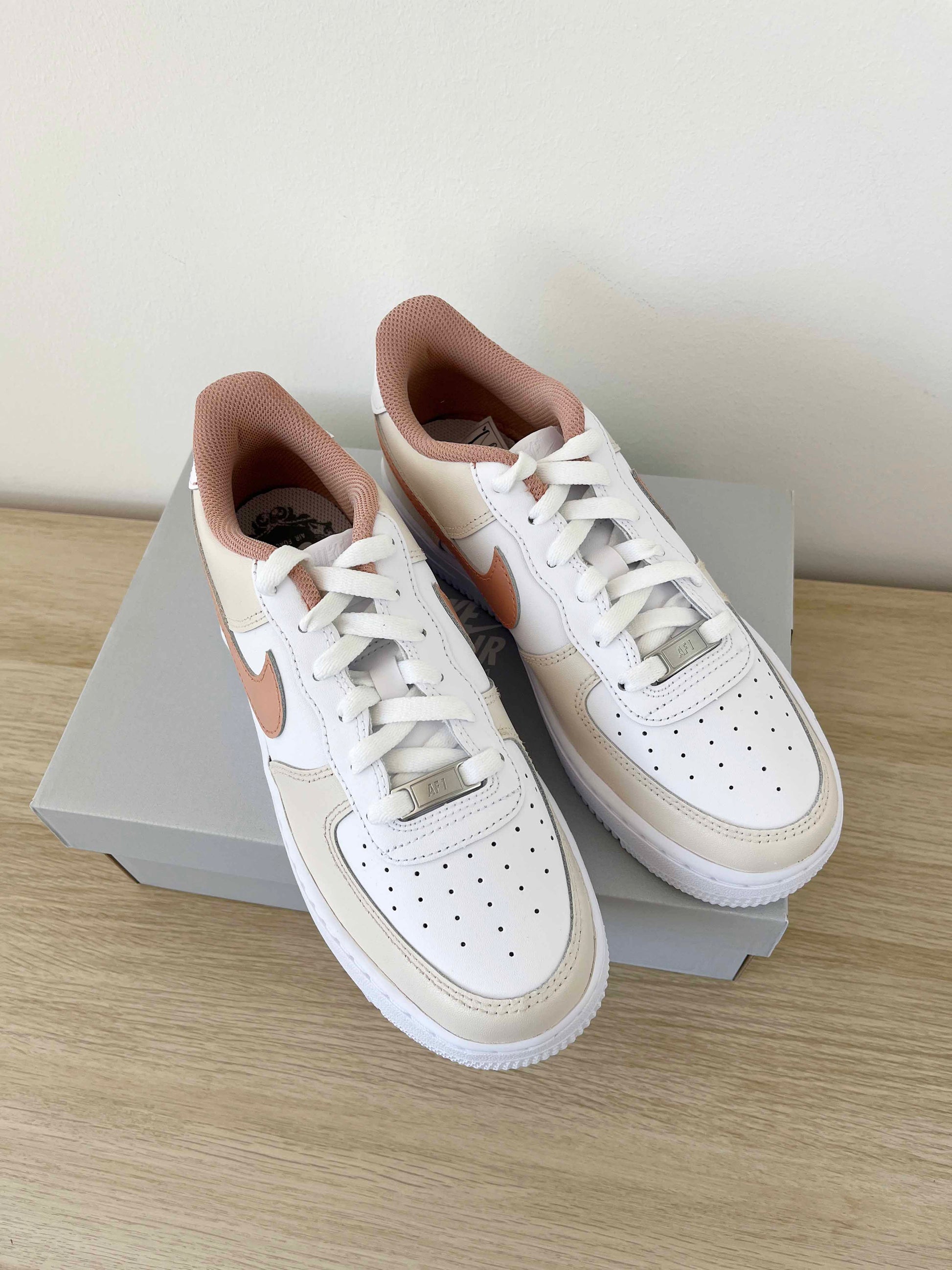 nike air force 1 custom pas cher beige marron sneakers custom pastel en promo baskets personnalisé soldes