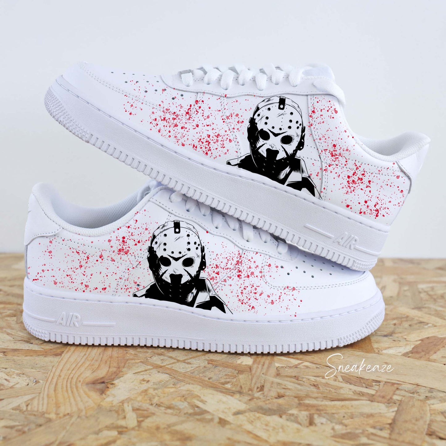 Baskets Nike Air force 1 Jason Voorhees peint à la main sur les côtés extérieurs avec splash rouge film d'horreur vendredi 13 haloween sneakeaze custom
