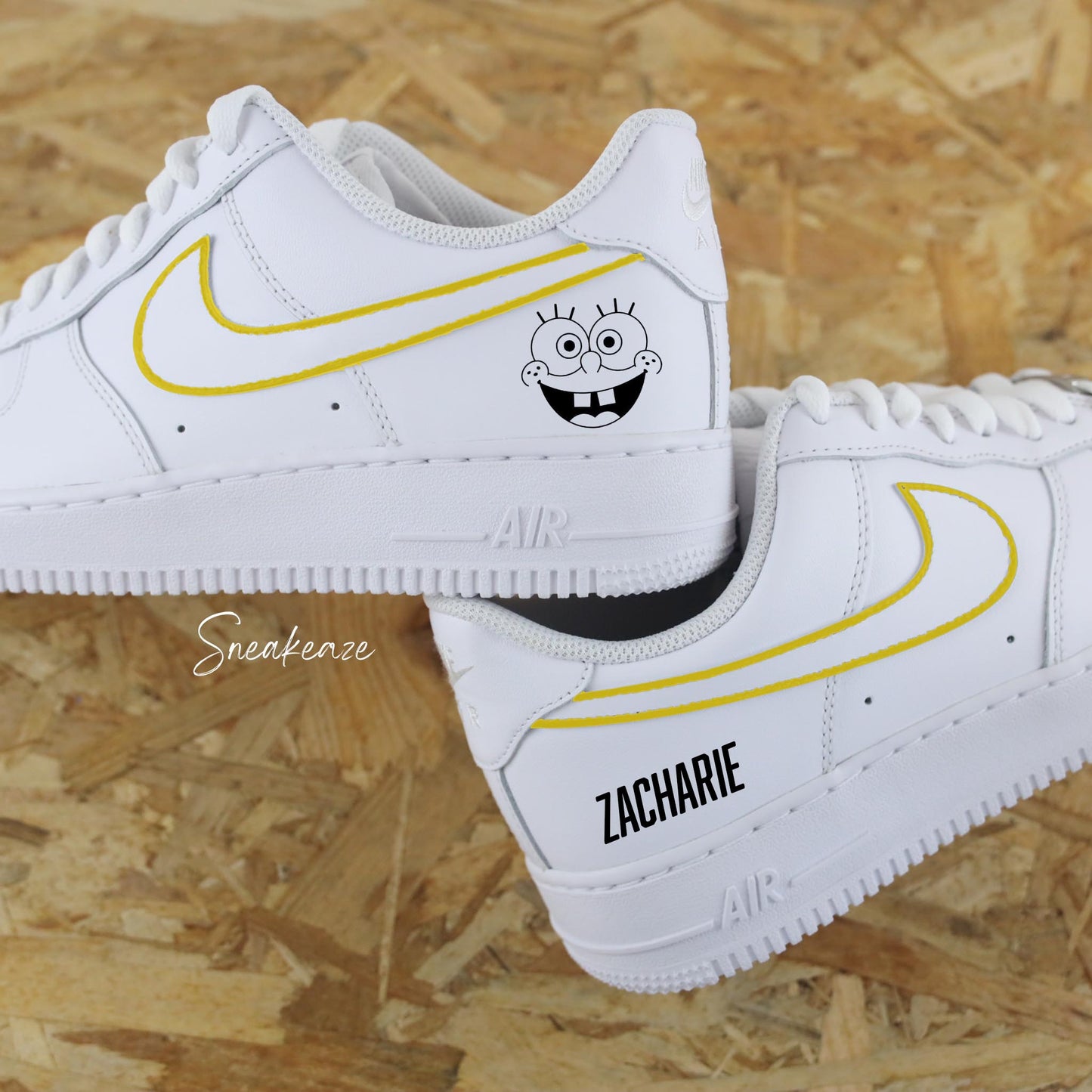 Baskets Nike Air Force 1 custom bob l'éponge et inscription du prénom swoosh jaune sneakeaze custom