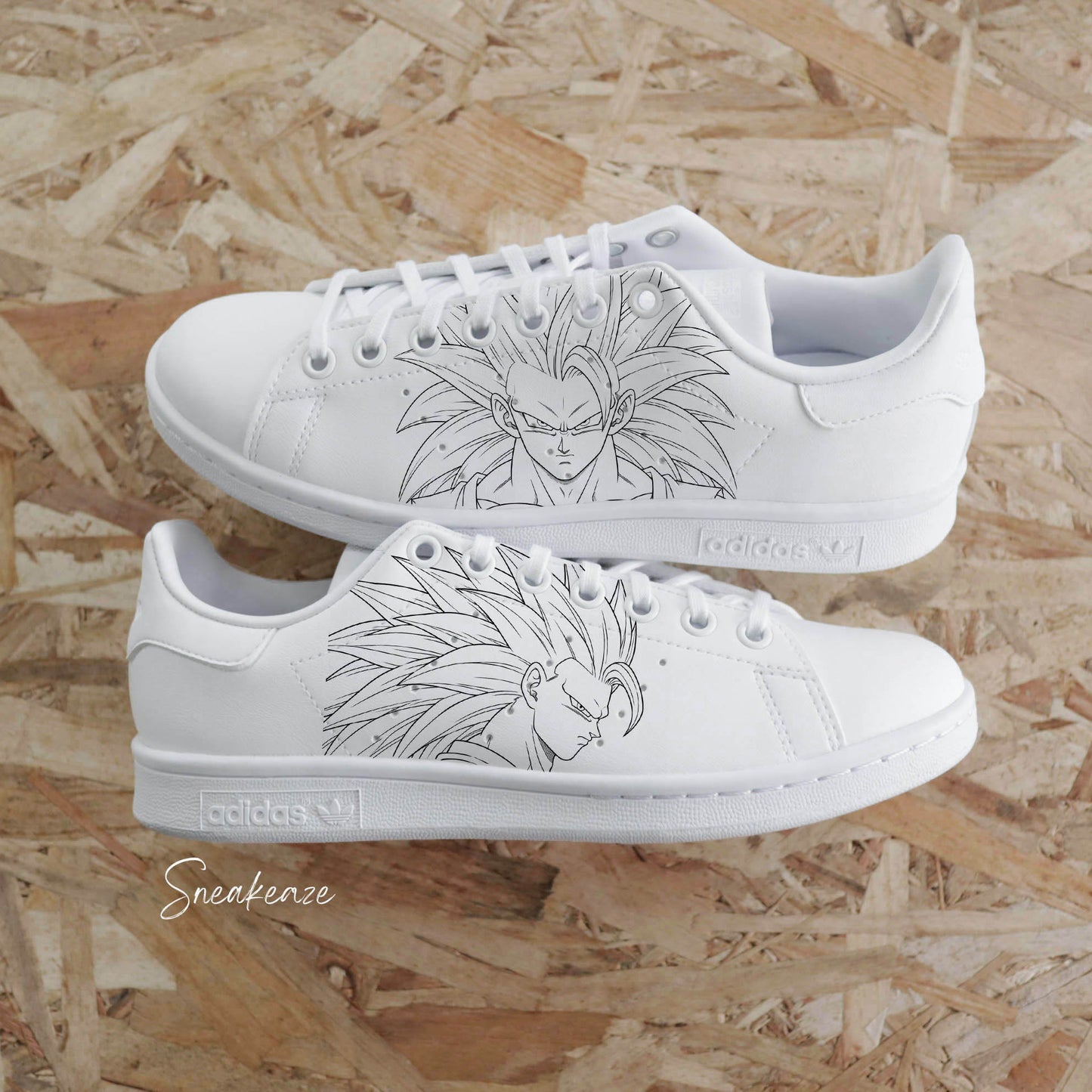 Chaussures baskets adidas custom manga dbz avec une illustration détaillée du guerrier Saiyan Goku SS3.
