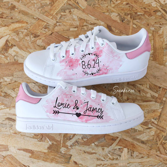 baskets adidas pour mariage personnalisées à main pour homme et femme  - prénoms et date  style aquarelle dégradé rose- sneakeaze customs skz