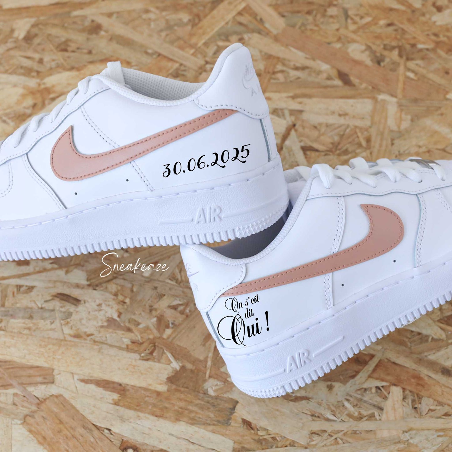 baskets Nike Air Force 1 personnalisable pour votre mariage "On s'est dit oui" avec la date du jour J sneakeaze customs