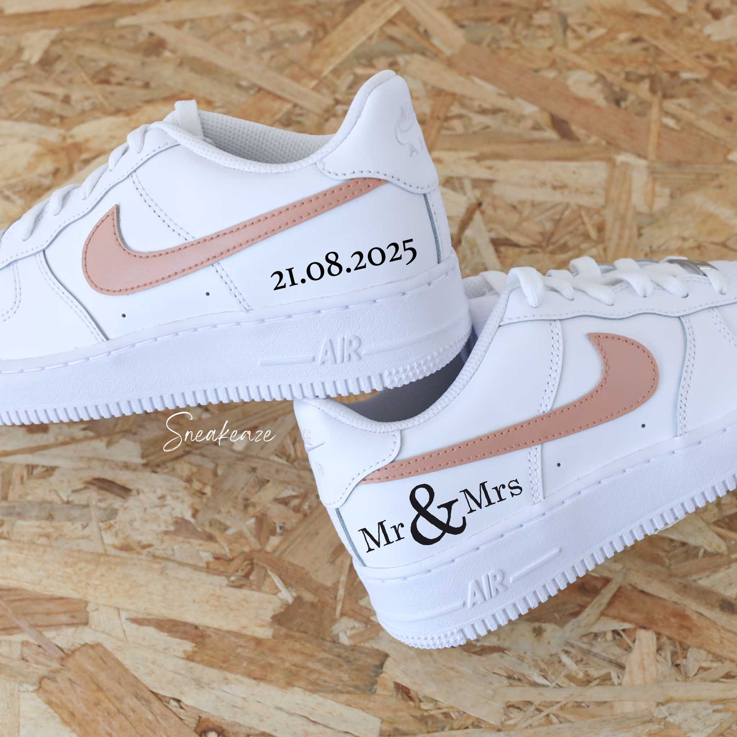 baskets Nike Air Force 1 personnalisable pour votre mariage "Mr & Mrs" avec la date du jour J sneakeaze customs