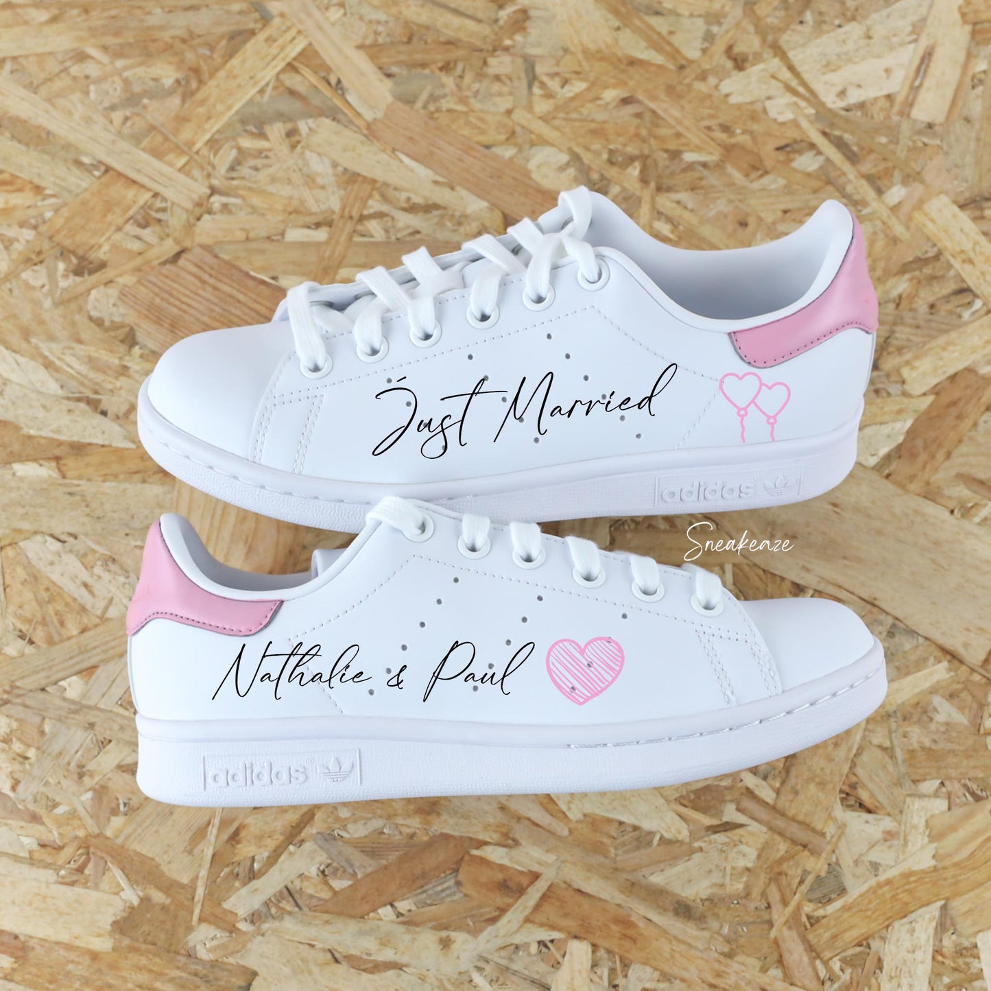 Découvrez notre modèle Adidas Stan Smith custom mariage! Démarquez-vous avec une paire de sneakers personnalisable avec la date de votre mariage et les deux prénoms des futurs mariés. qui sort vraiment de l’ordinaire pour le jour J. Je dis OUI ! Modèle fait main dans notre atelier, réalisé sur commande idéal pour un cadeau des témoins ou des demoiselles d'honneur.