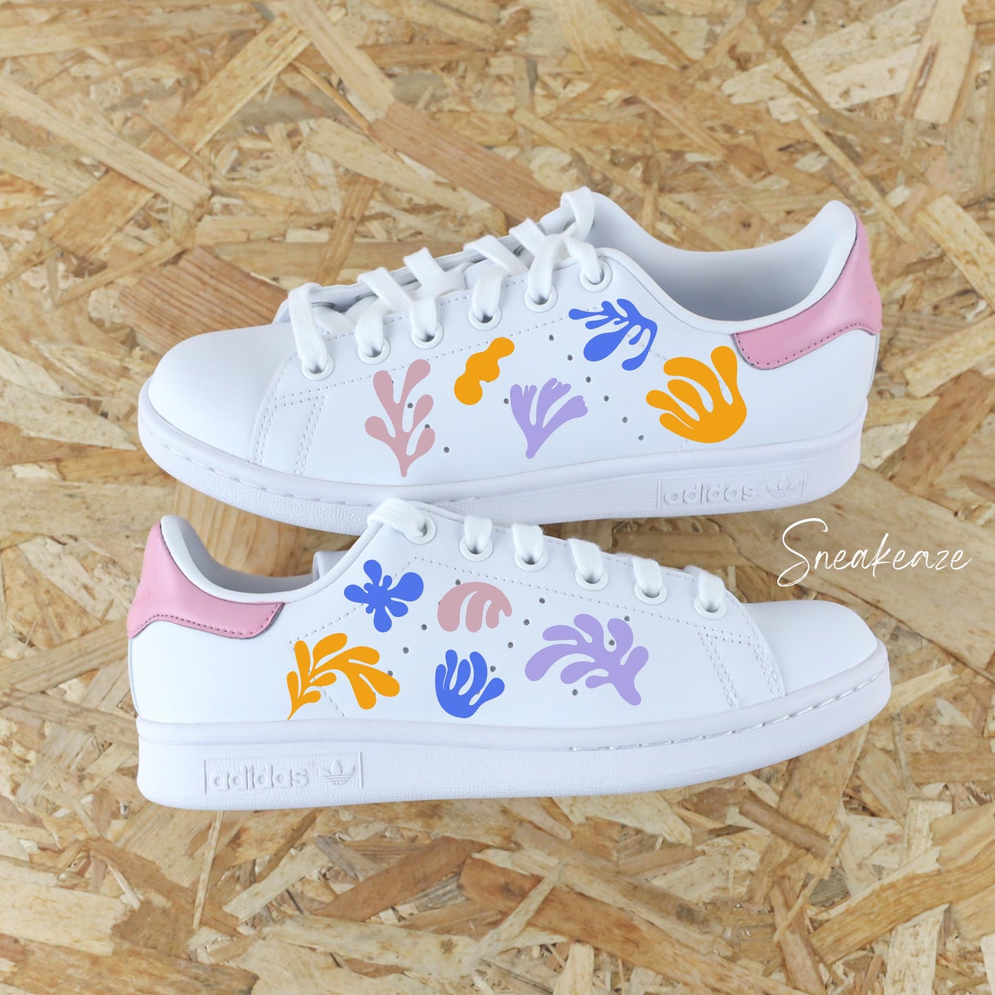 Stan Smith custom Matisse colorée motifs organiques art sneakers personnalisées sneakeaze customs
