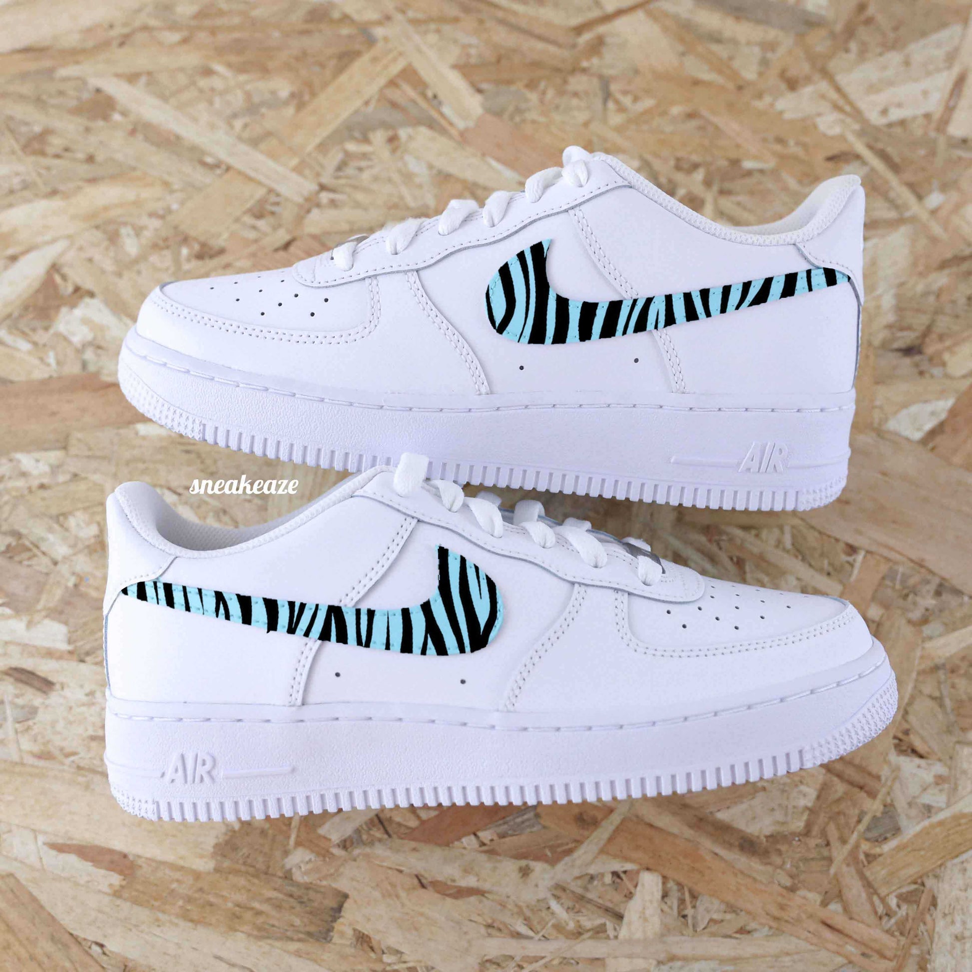 baskets nike air force 1 custom swoosh aqua pastel zebra sneakers femme enfant AF1 personnalisé basket peint à la main