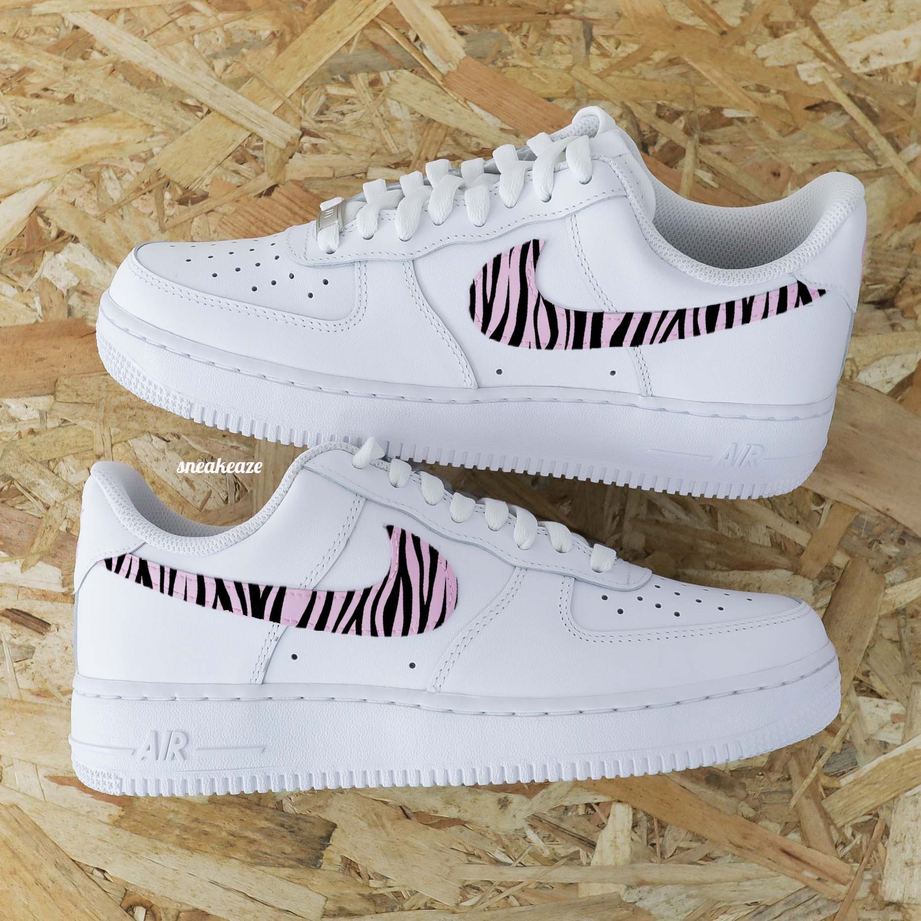 baskets nike air force 1 custom swoosh rose pastel zebra sneakers femme enfant AF1 personnalisé basket peint à la main