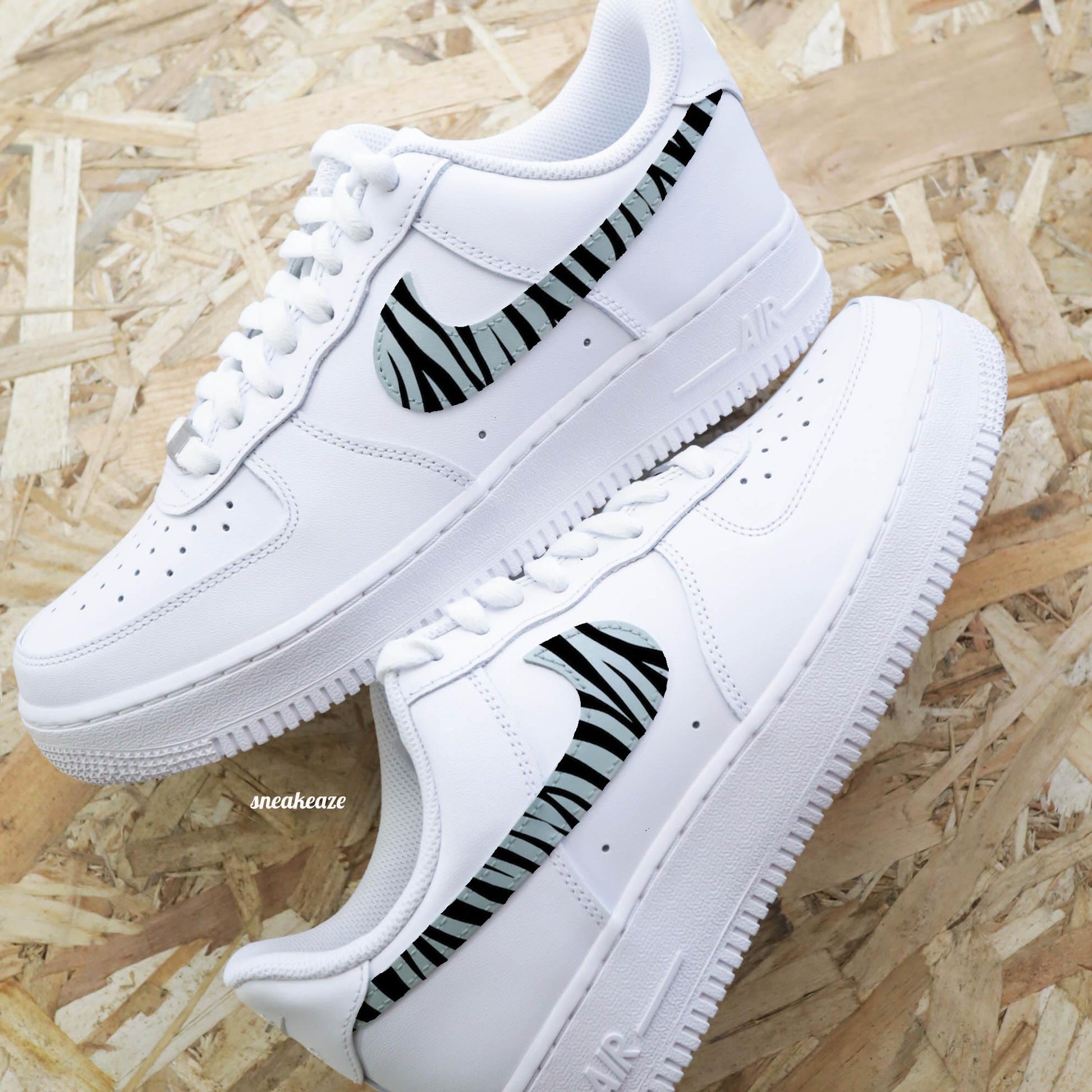 baskets nike air force 1 custom swoosh aqua pastel zebra sneakers femme enfant AF1 personnalisé basket peint à la main