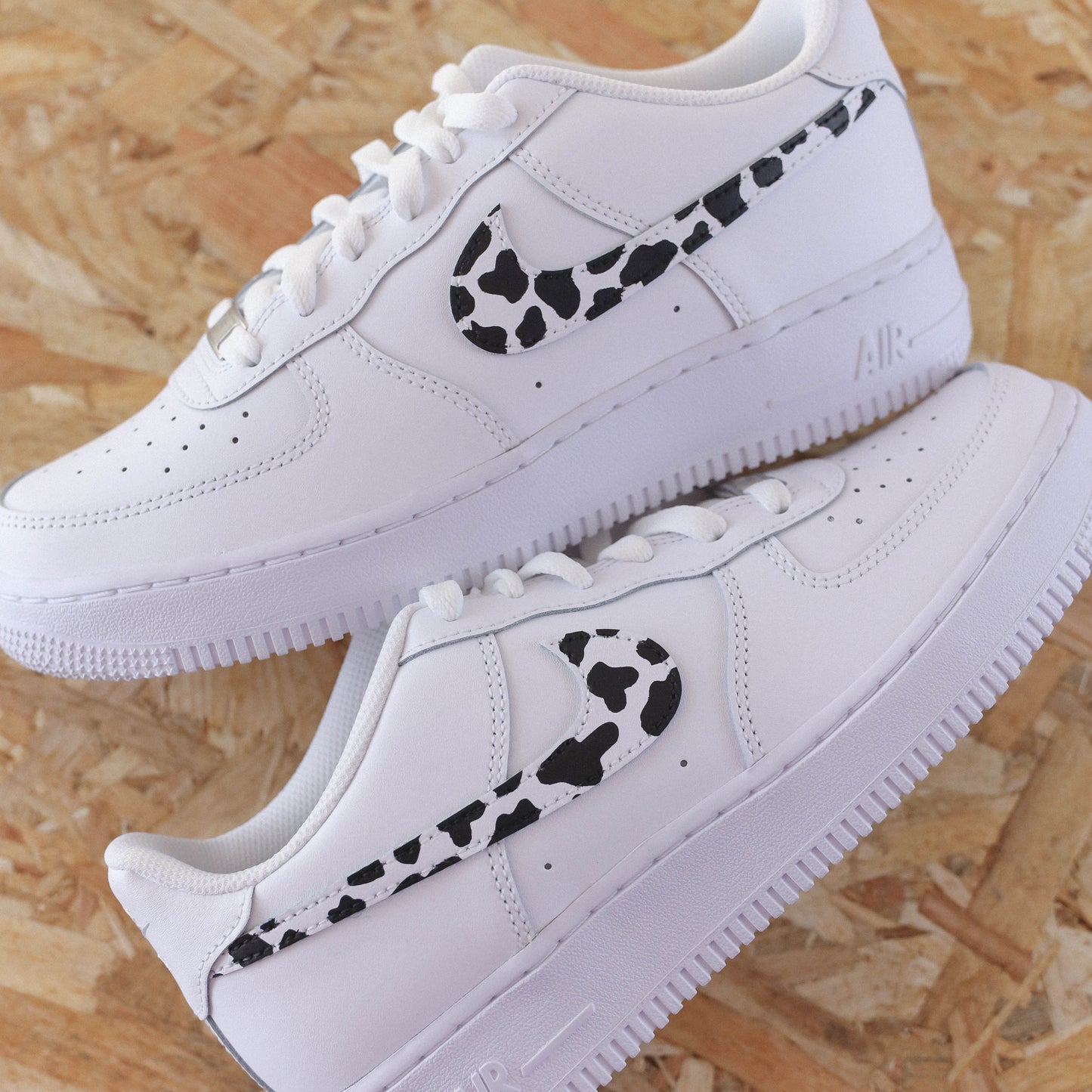 Baskets nike Air force 1 AF1 custom animal vache cow - sneakeaze custom skz
