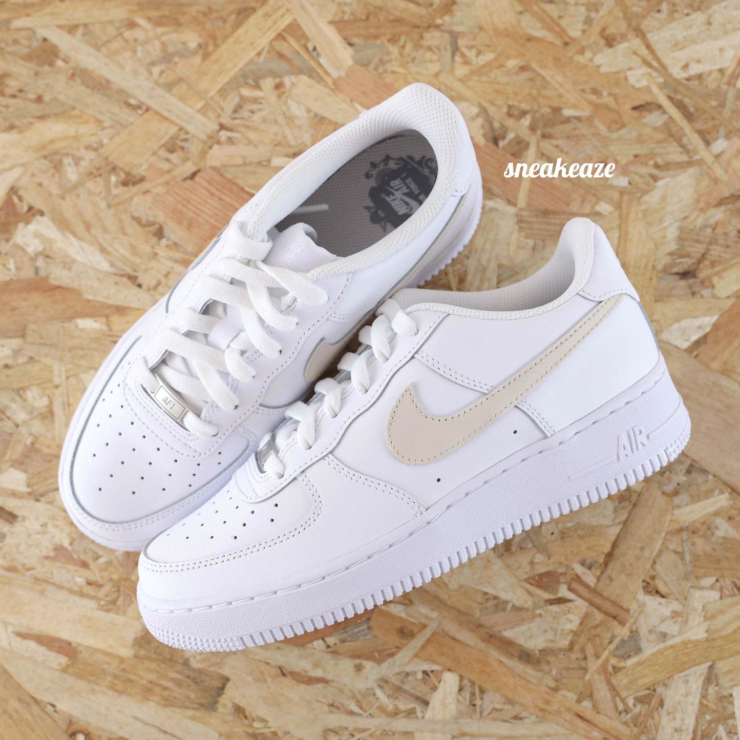 baskets nike AF1 custom air force swoosh beige clair capezio sneakeaze custom skz pastel