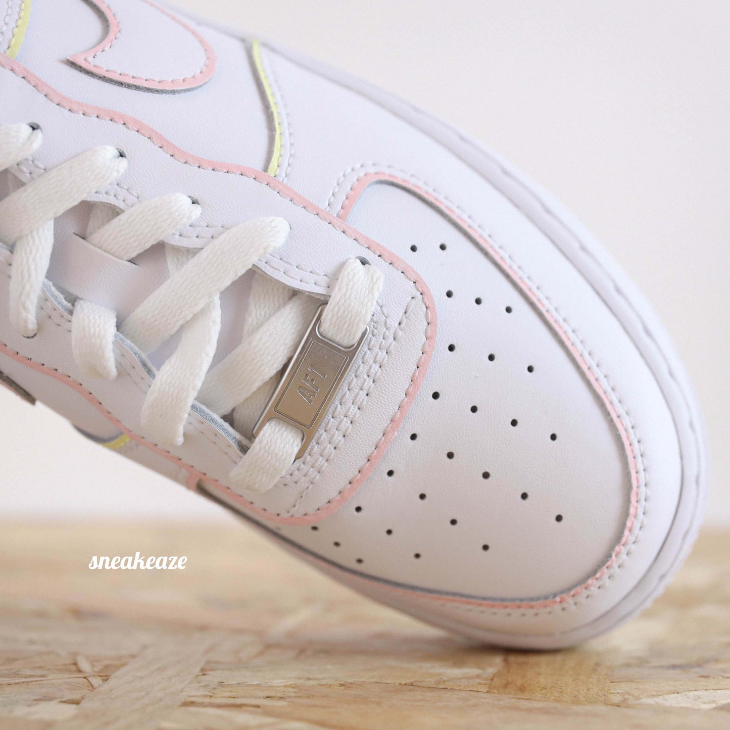 Baskets nike air force 1 custom outline pastel sneakeaze customs skz