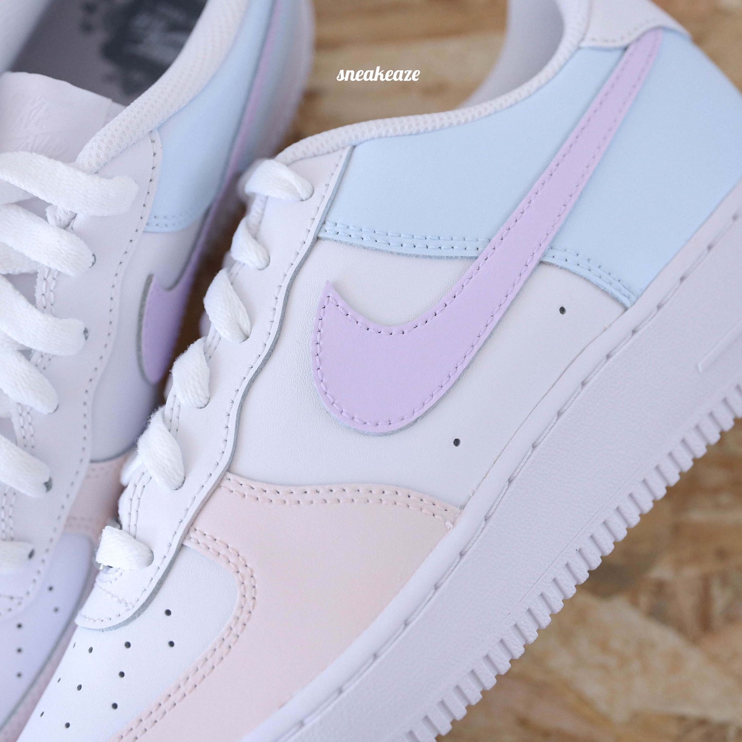 baskets air force 1 nike AF1 custom pastel sneakeaze skz customs