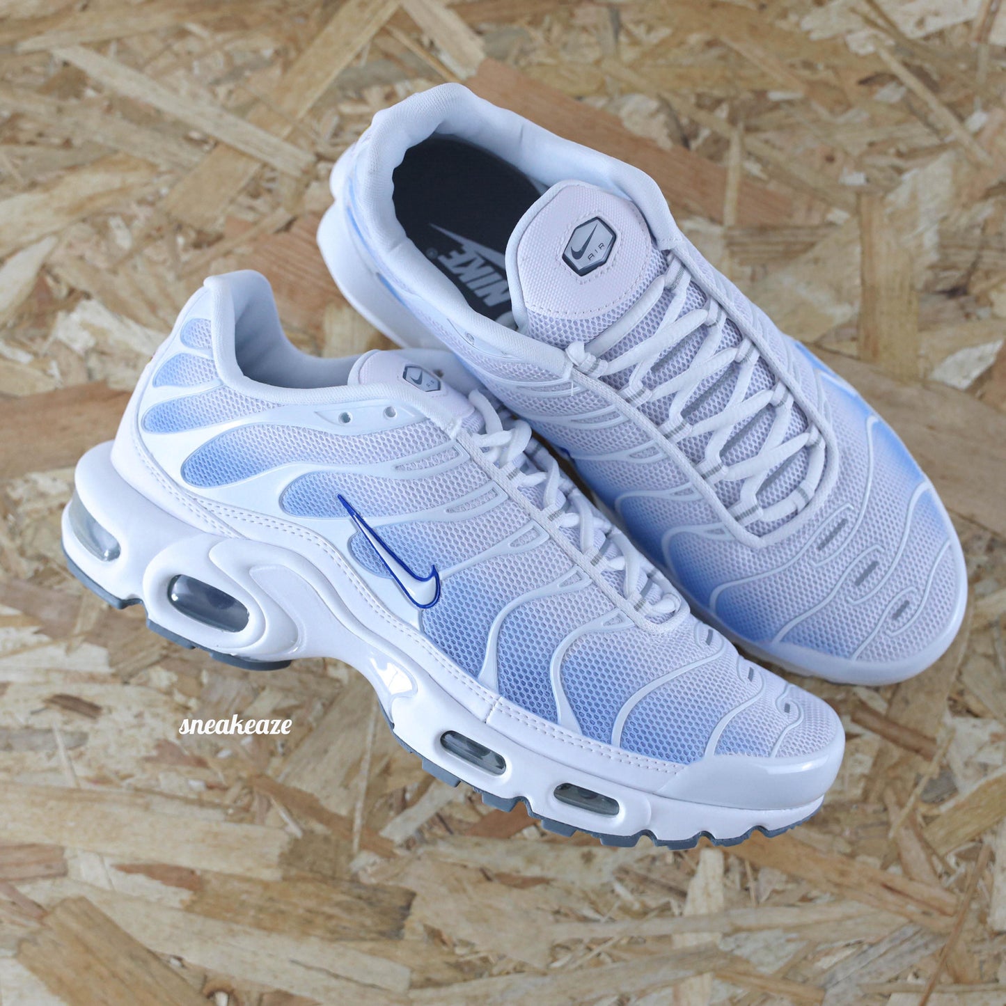 baskets nike air max plus tuned tn custom gradient color sneakeaze customs skz
