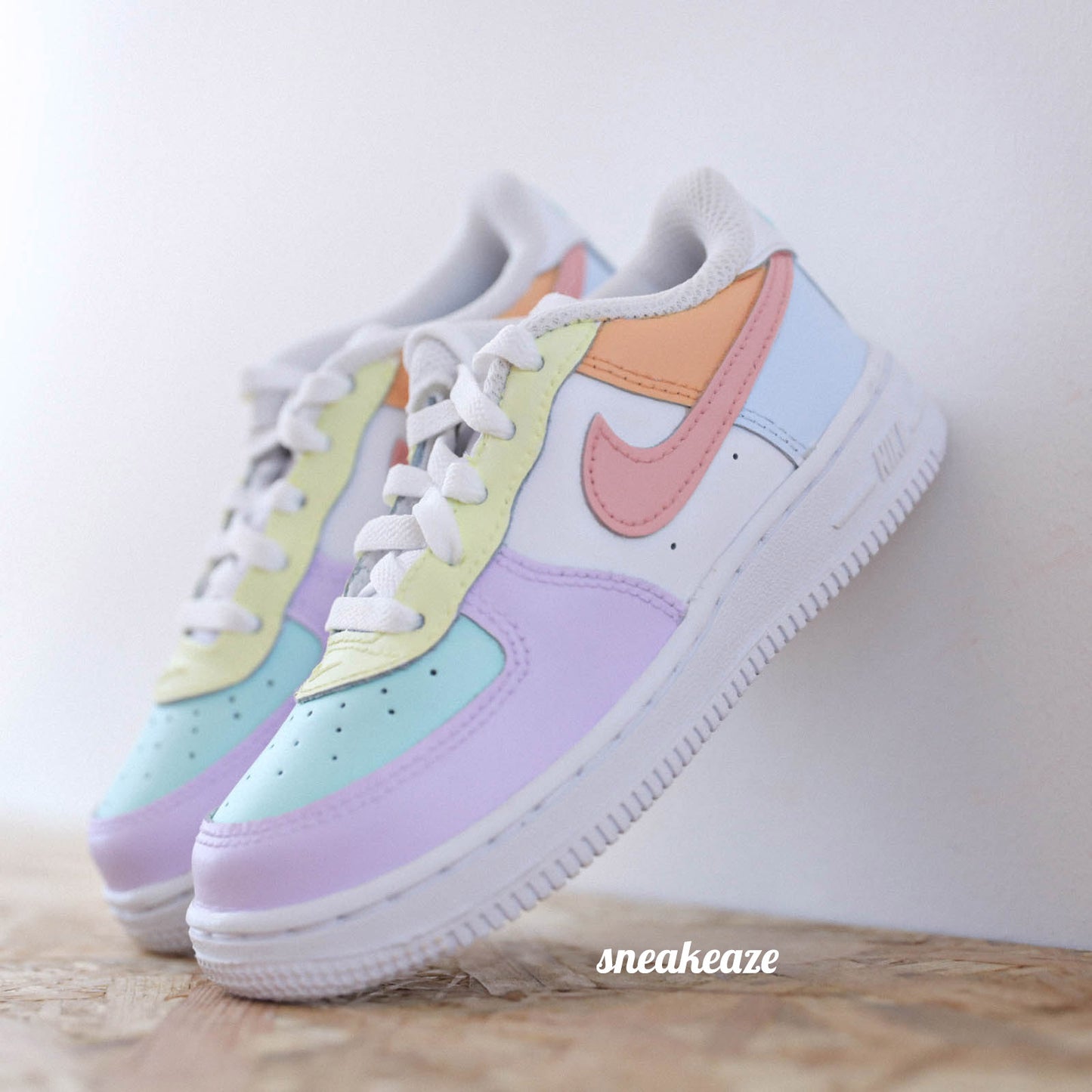 Baskets nike air force 1 custom pastel tones pour enfant bébé couleur violet clair-lila sneakeaze customs skz