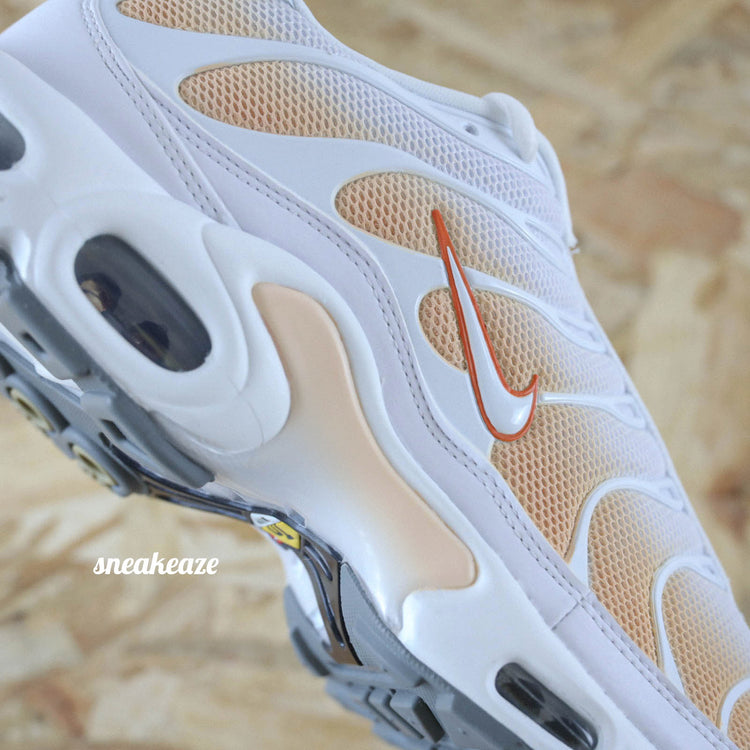 baskets nike air max plus tuned tn custom gradient color sneakeaze customs skz