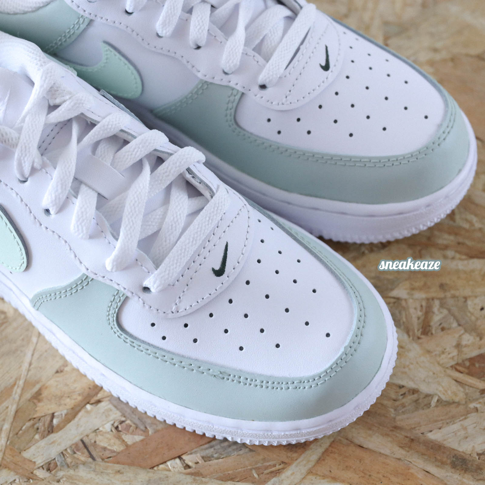 baskets nike air force 1 enfant toddler custom vert pastel  sneakeaze customs skz