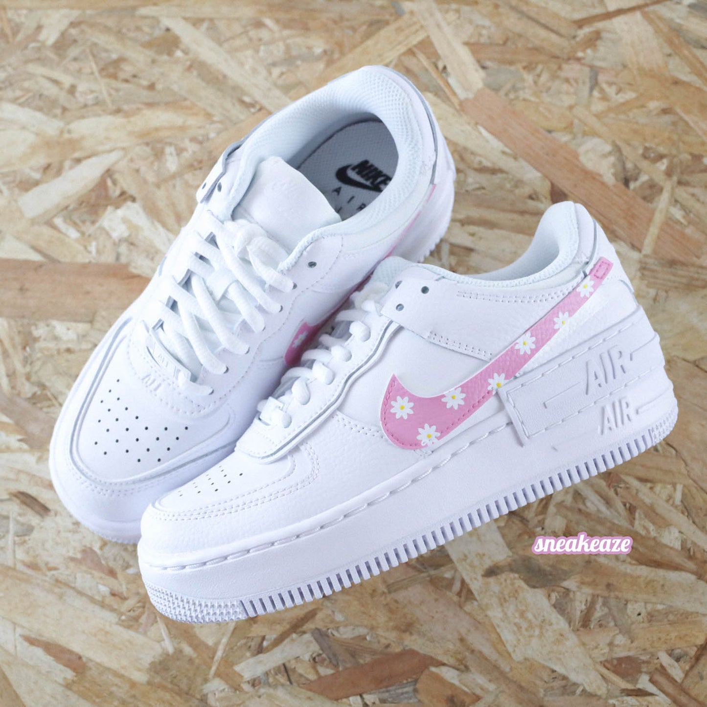 baskets nike Air Force 1 Shadow custom marguerite swoosh daisy springs sneakeaze customs skz