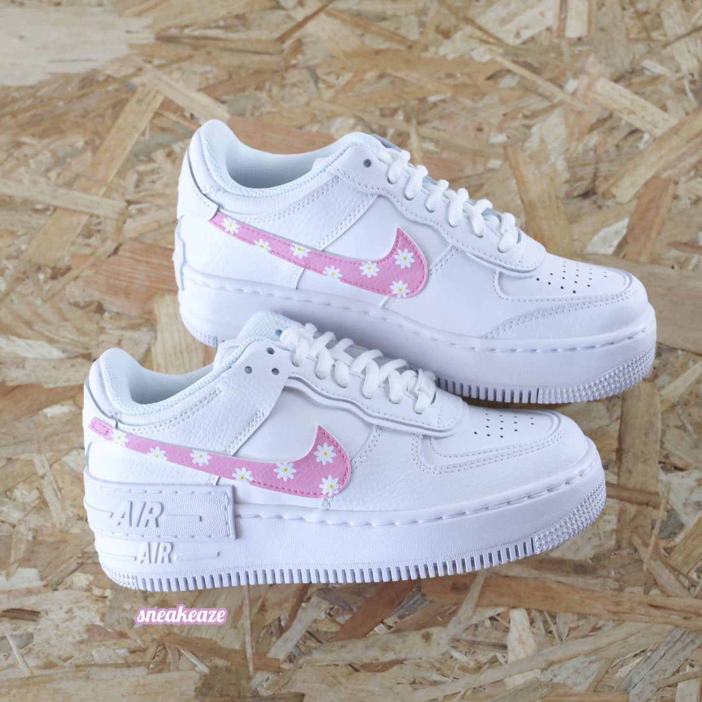 baskets nike Air Force 1 Shadow custom marguerite swoosh daisy springs sneakeaze customs skz