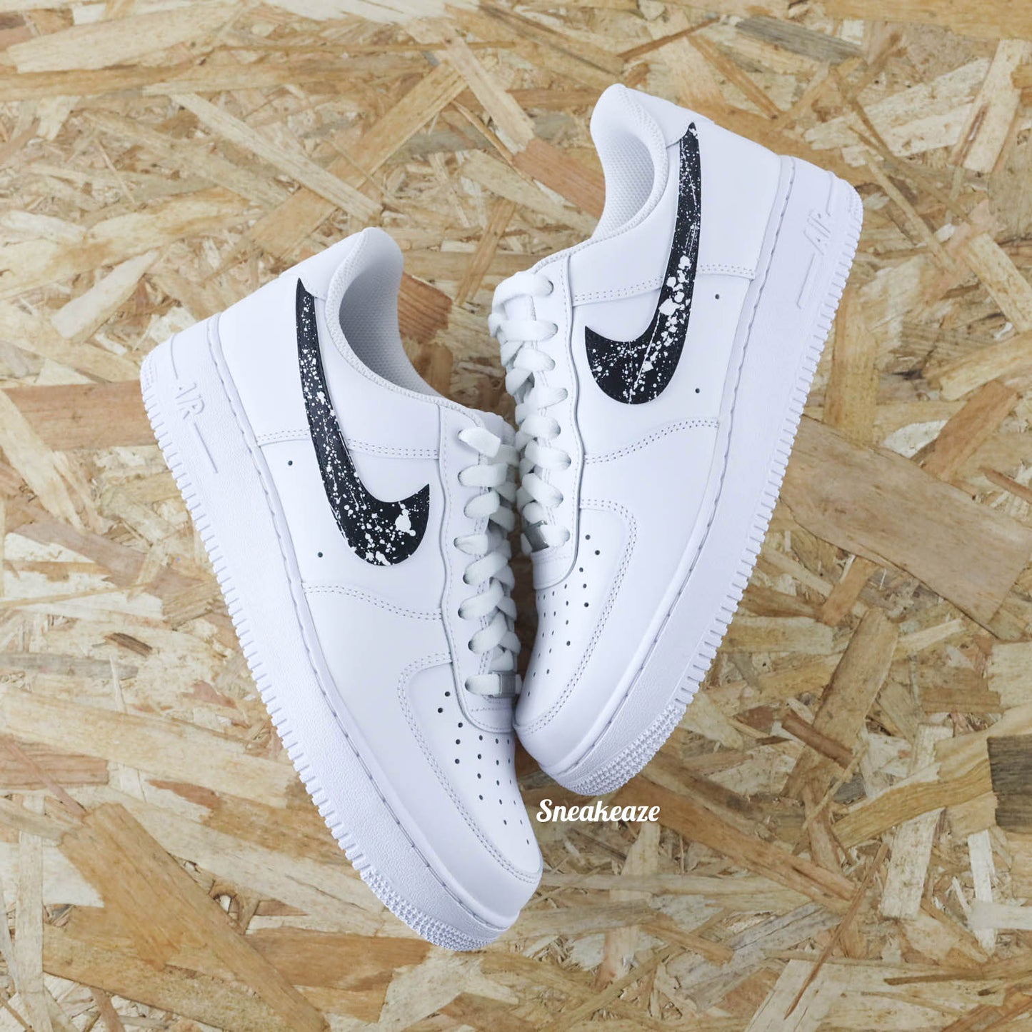 Baskets nike air force 1 custom swoosh splash oreo noir et blanc - sneakeaze customs skz